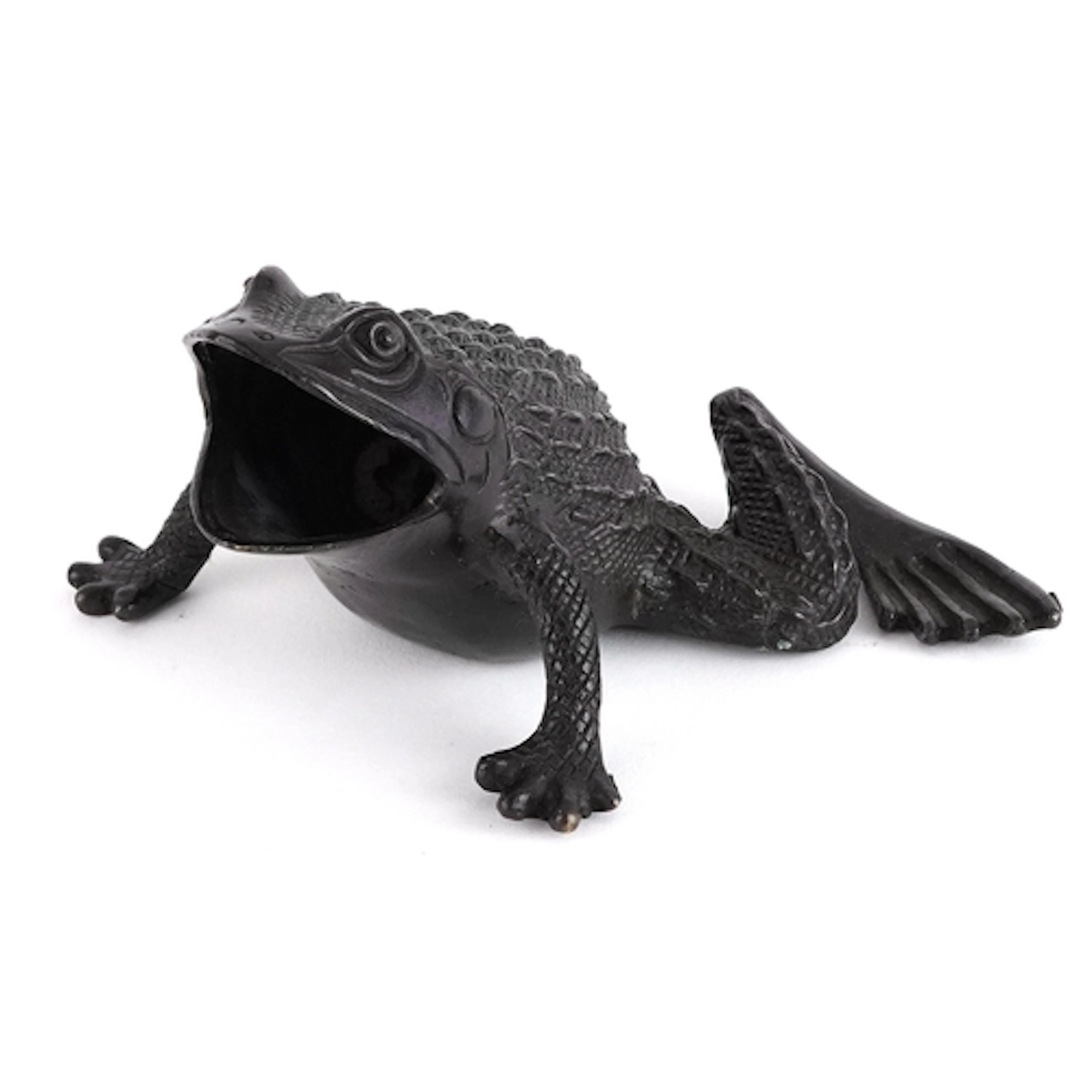 Bronzed study of a frog, 16cm wide.