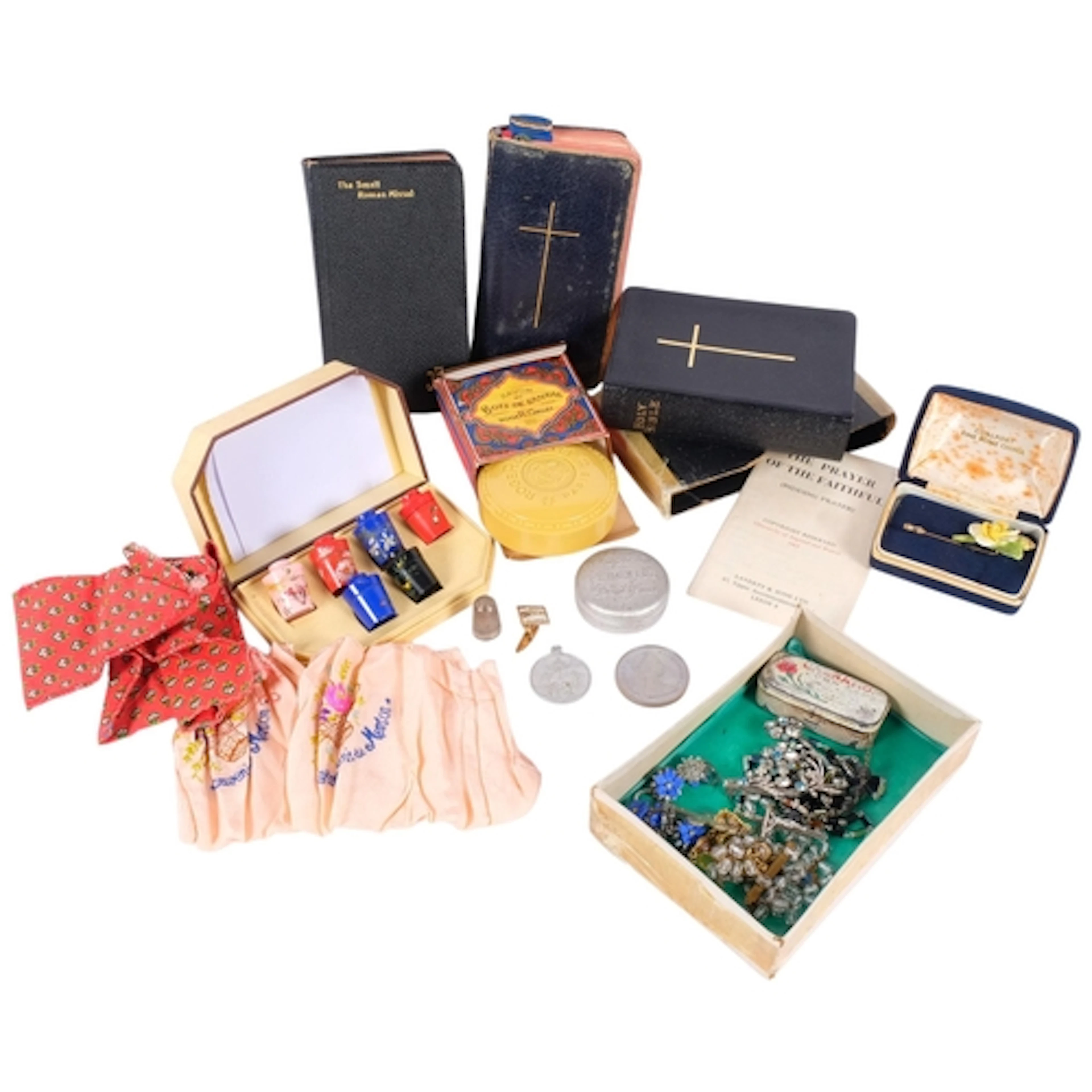 A box of various costume jewellery, commemorative coins, a c...