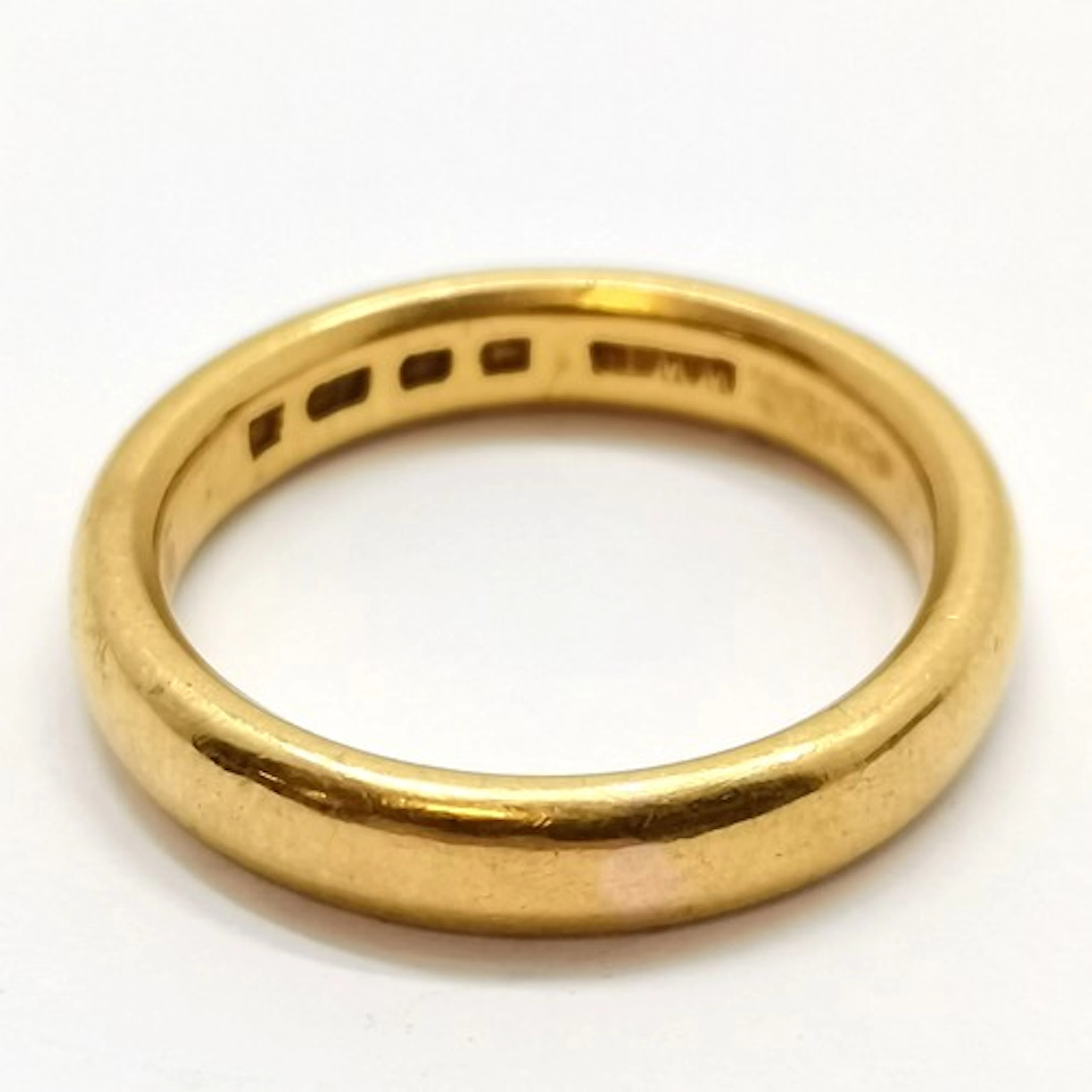Antique 22ct hallmarked gold band ring - size K½ & 6.4g
