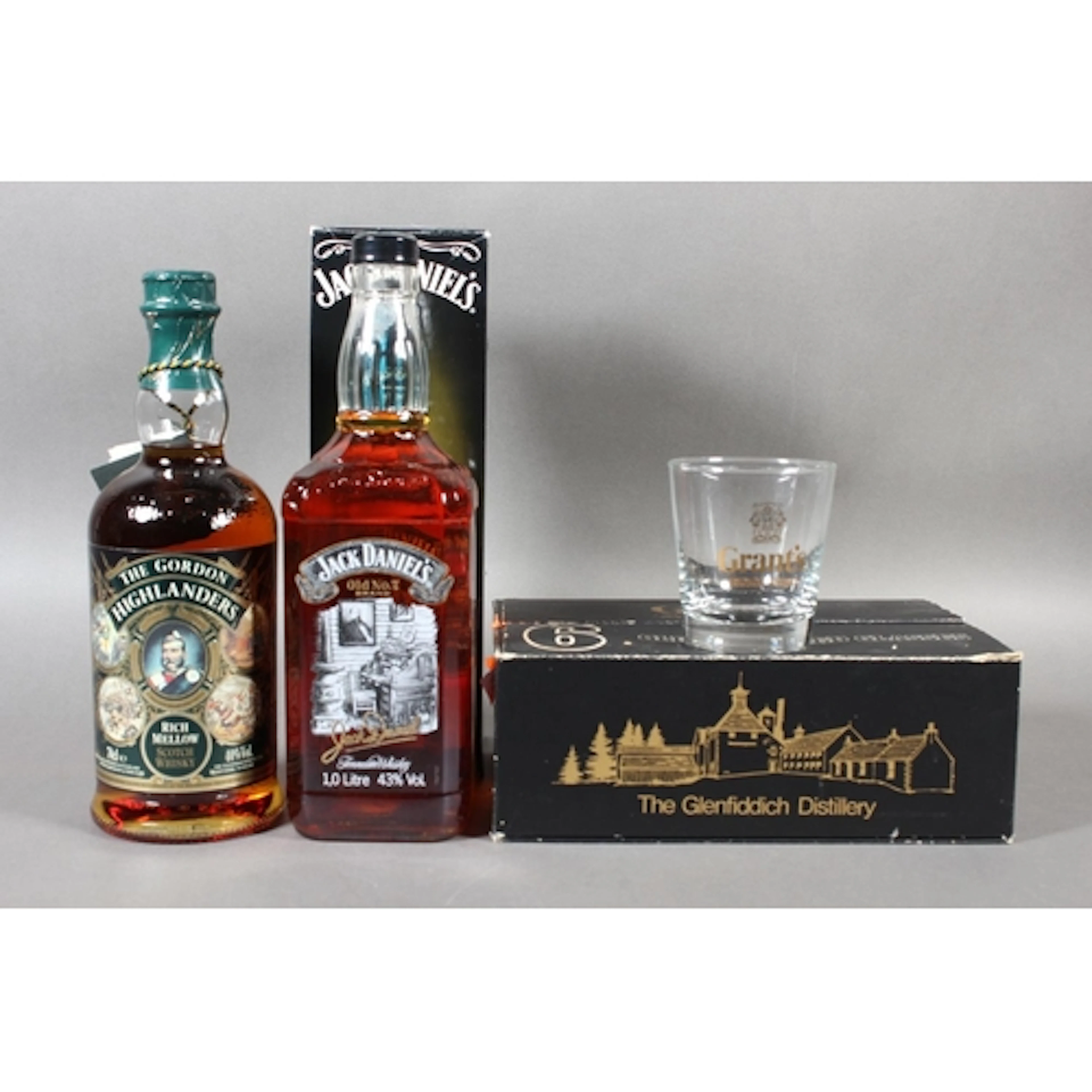 THE GORDON HIGHLANDERS blended Scotch whisky, bottled by Wil...