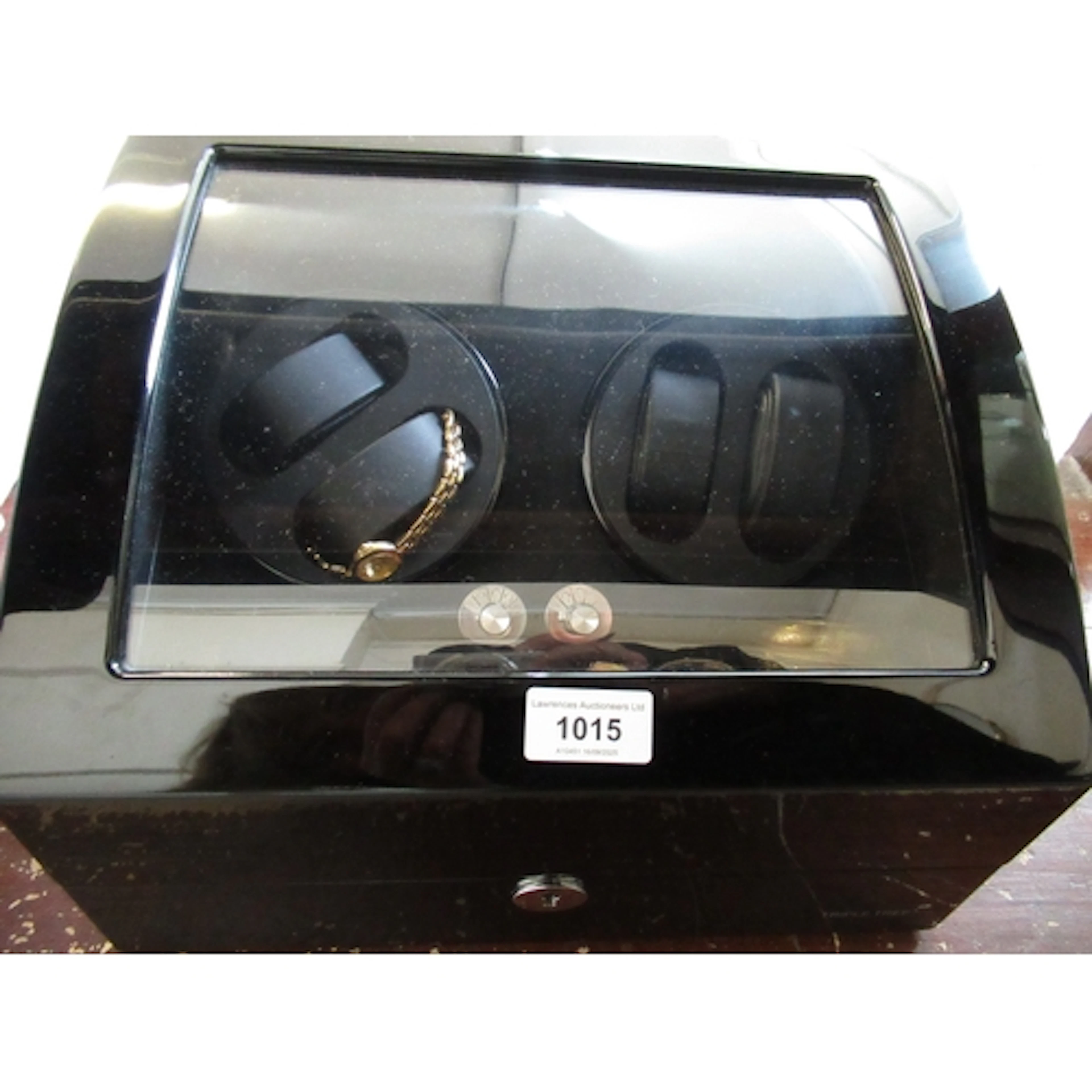 Triple Tree battery operated watch winder / watch display ca...