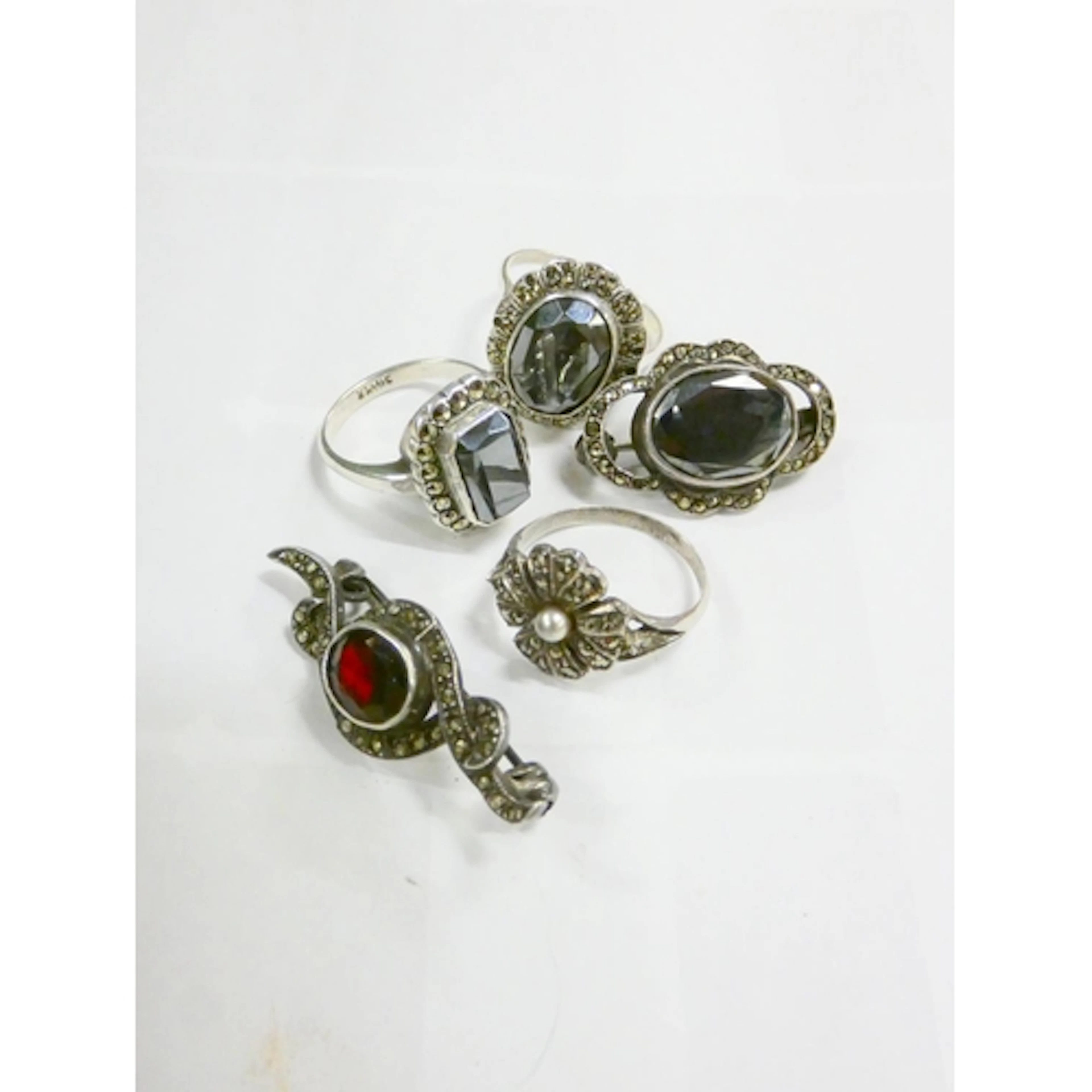 A group of Art Deco silver jewellery to include a marquisate...