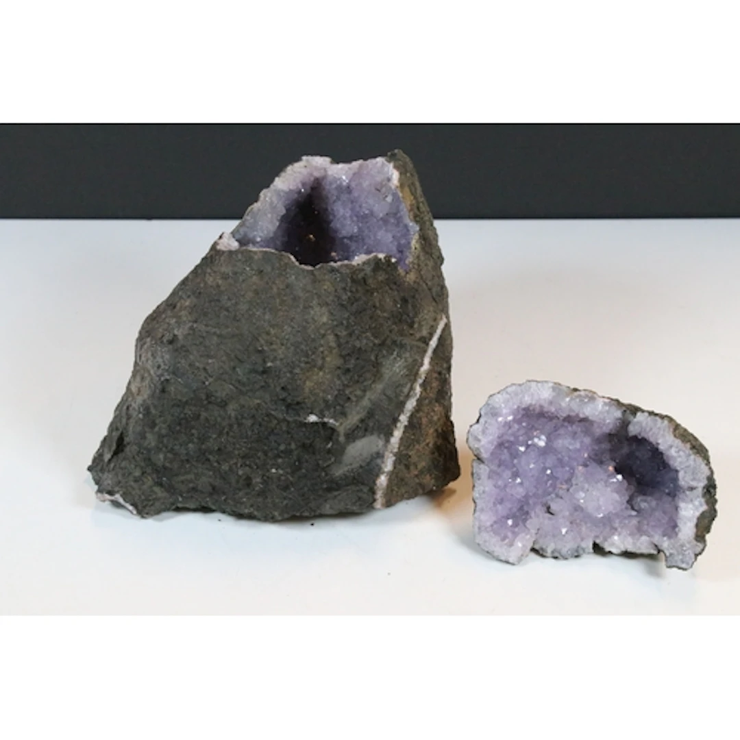 Amethyst crystal geode cave, height measures 20cm