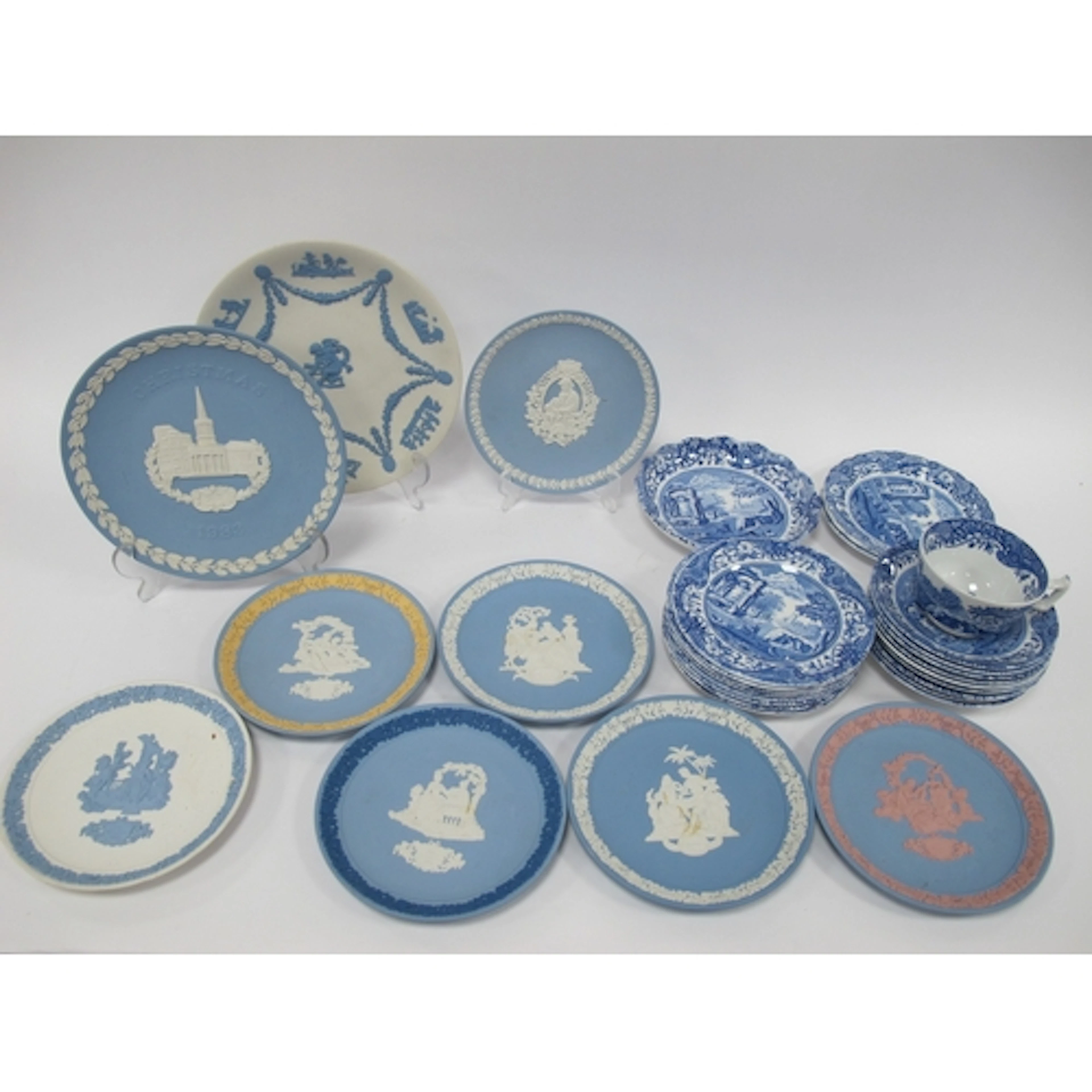 Copeland Italian Spode Tableware of 21 pieces, 9 Wedgewood J...