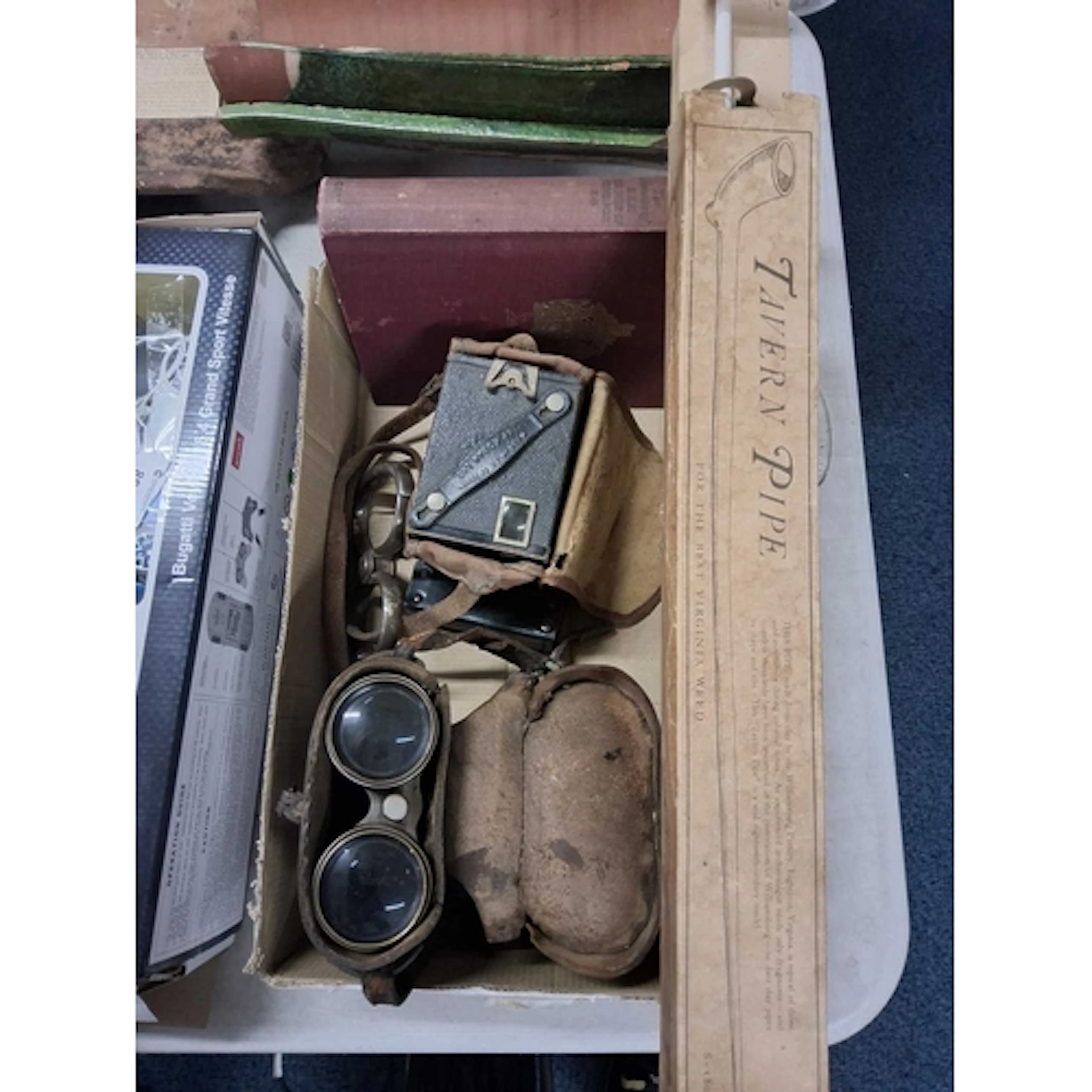 ONE BOX OF VINTAGE ITEMS including a boxed 'Tavern Pipe' cla...
