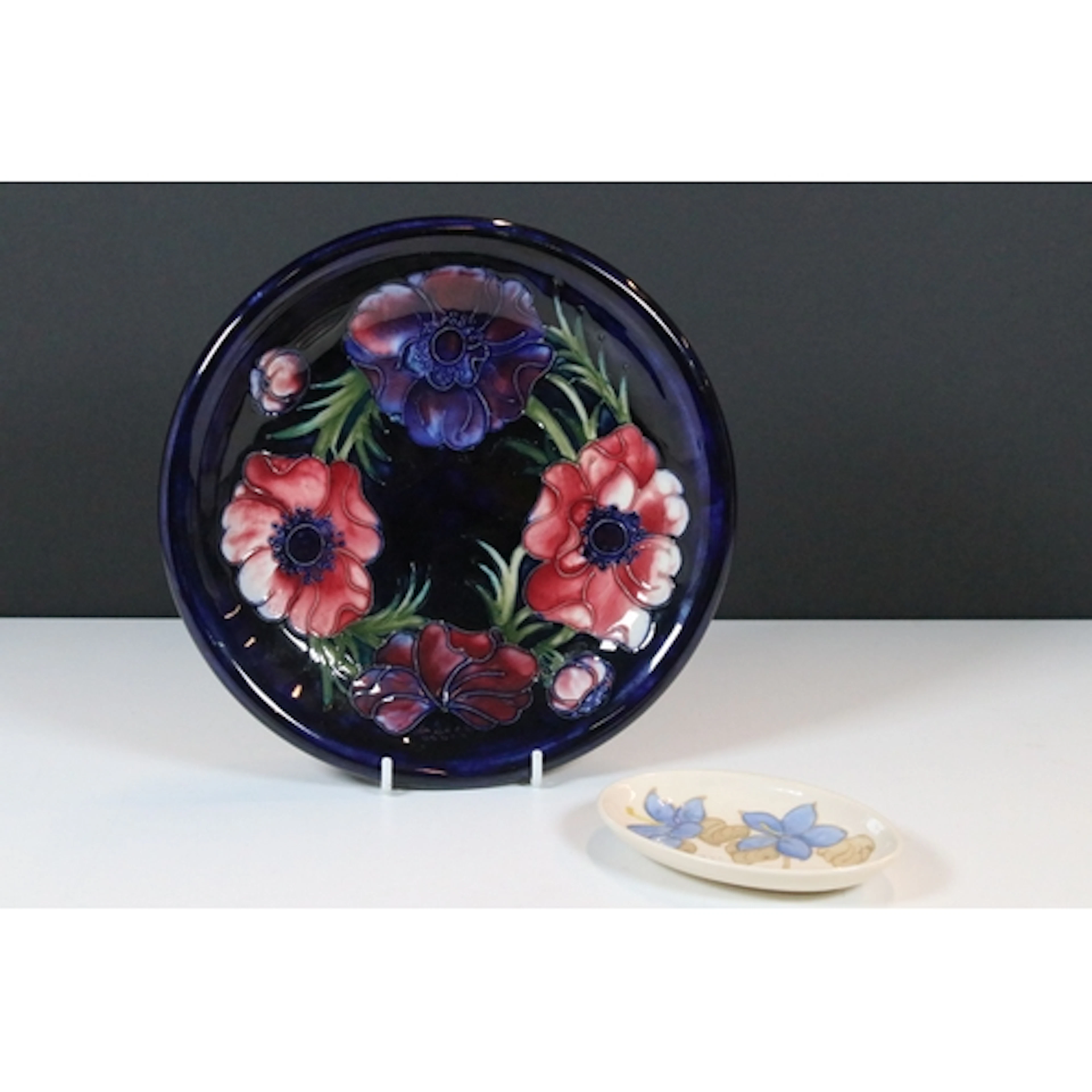 Moorcroft pottery 'Anemone' pattern plate, designed by Willi...