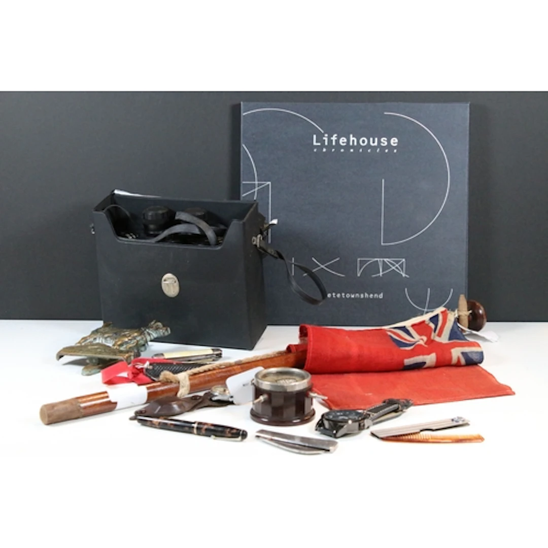 Collection of mixed collectables to comprise a brass Scottis...