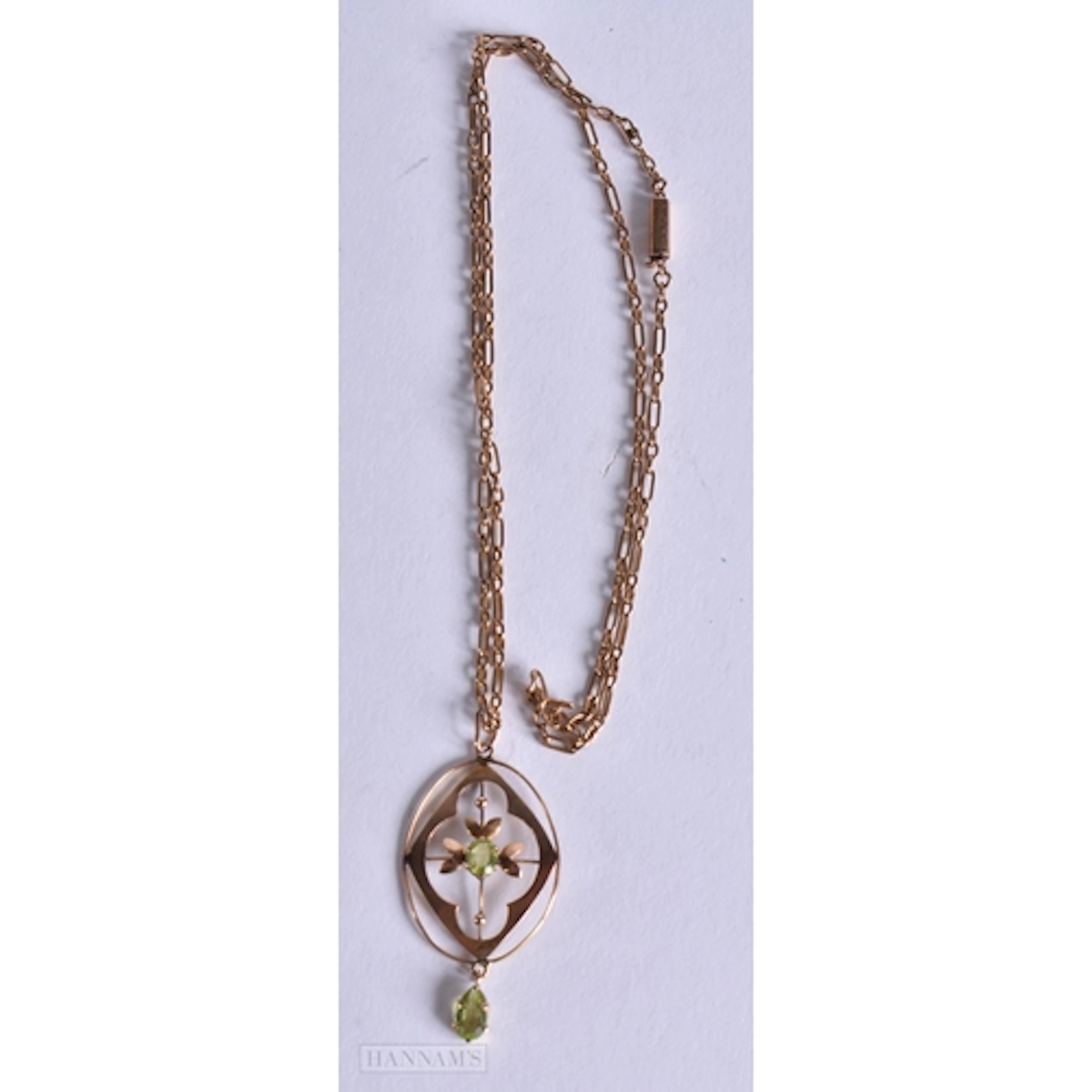 A 9CT GOLD AND PERIDOT NECKLACE. 4.5 grams. 46 cm long.