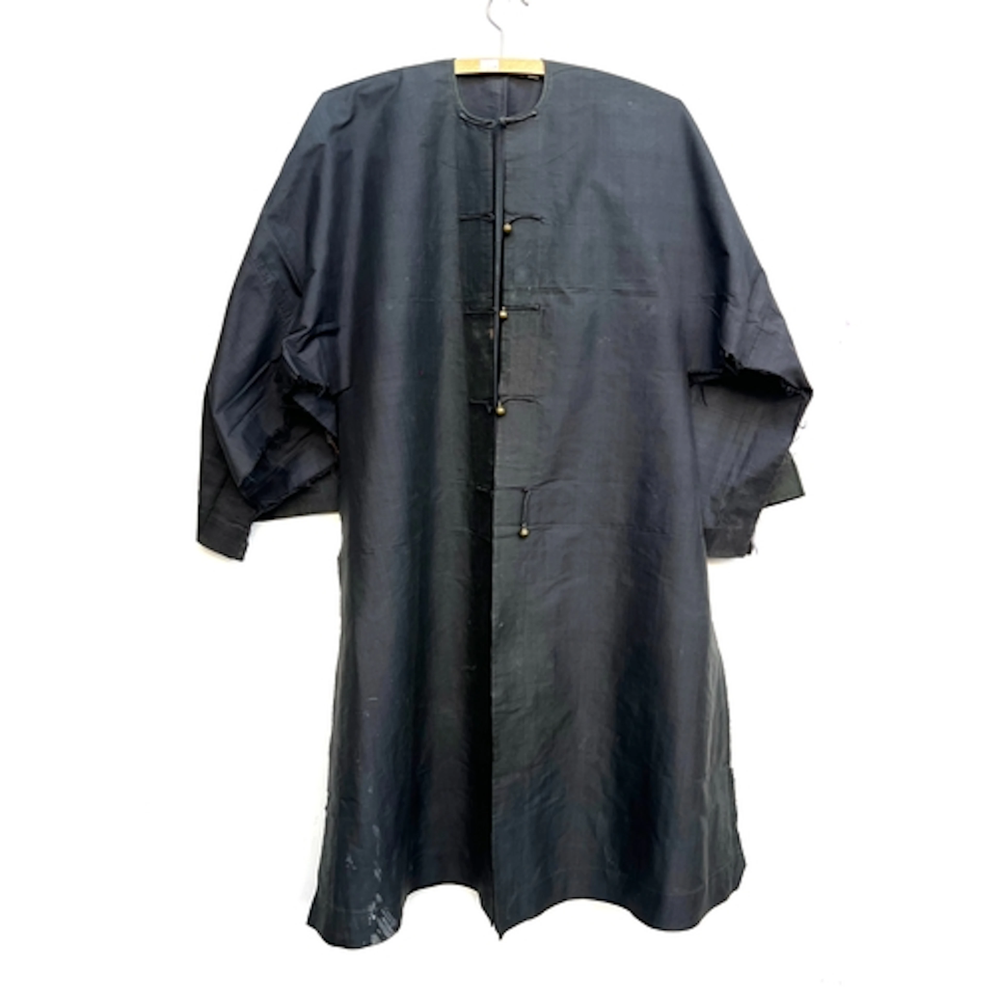 An antique Chinese black robe (af), 100cmL
