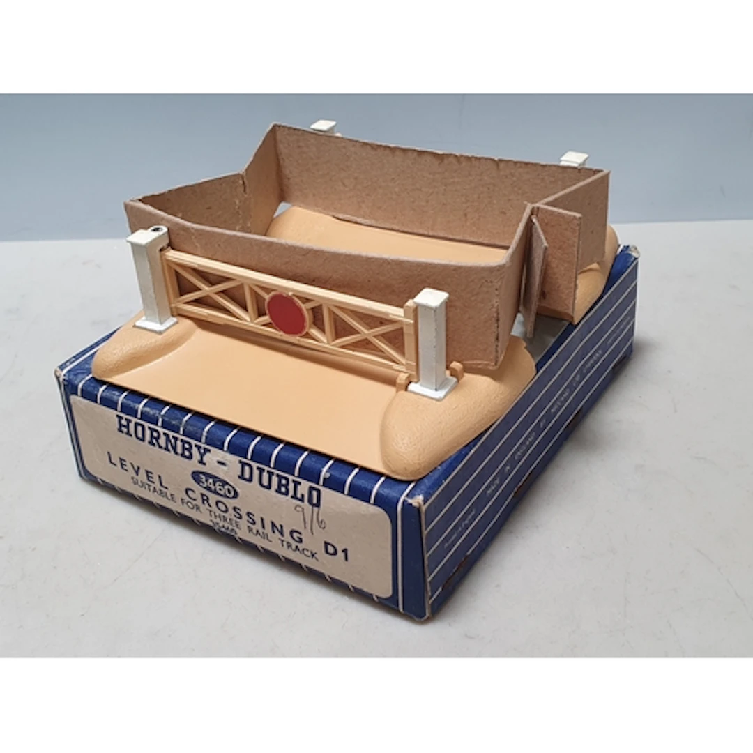 A boxed Hornby Dublo 3460 plastic Level Crossing, M, box sup...