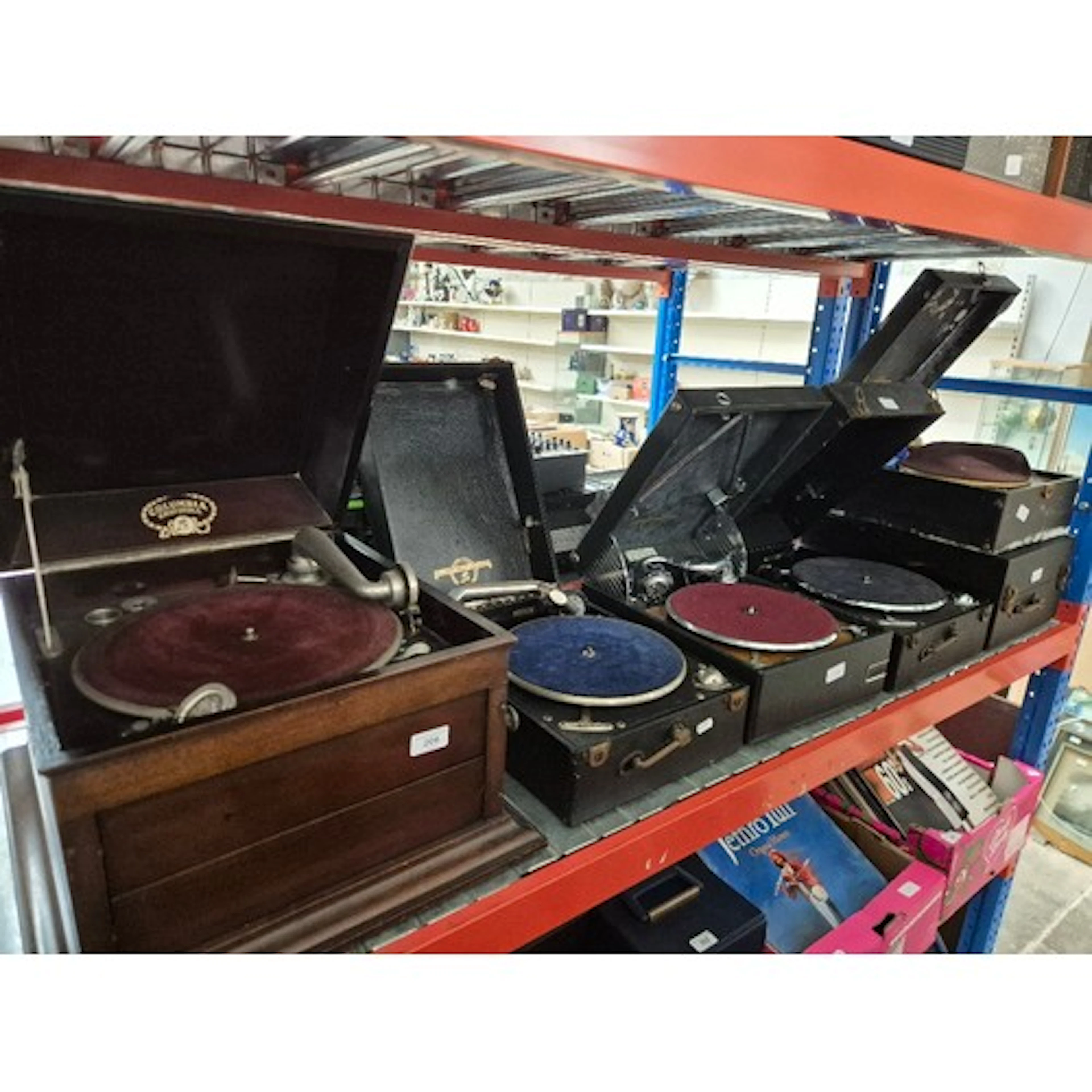 6 vintage gramophone players