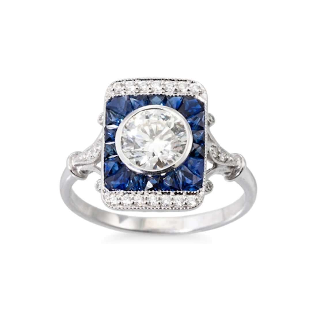 AN ART DECO STYLE DIAMOND AND SAPPHIRE CLUSTER PLAQUE RING, ...