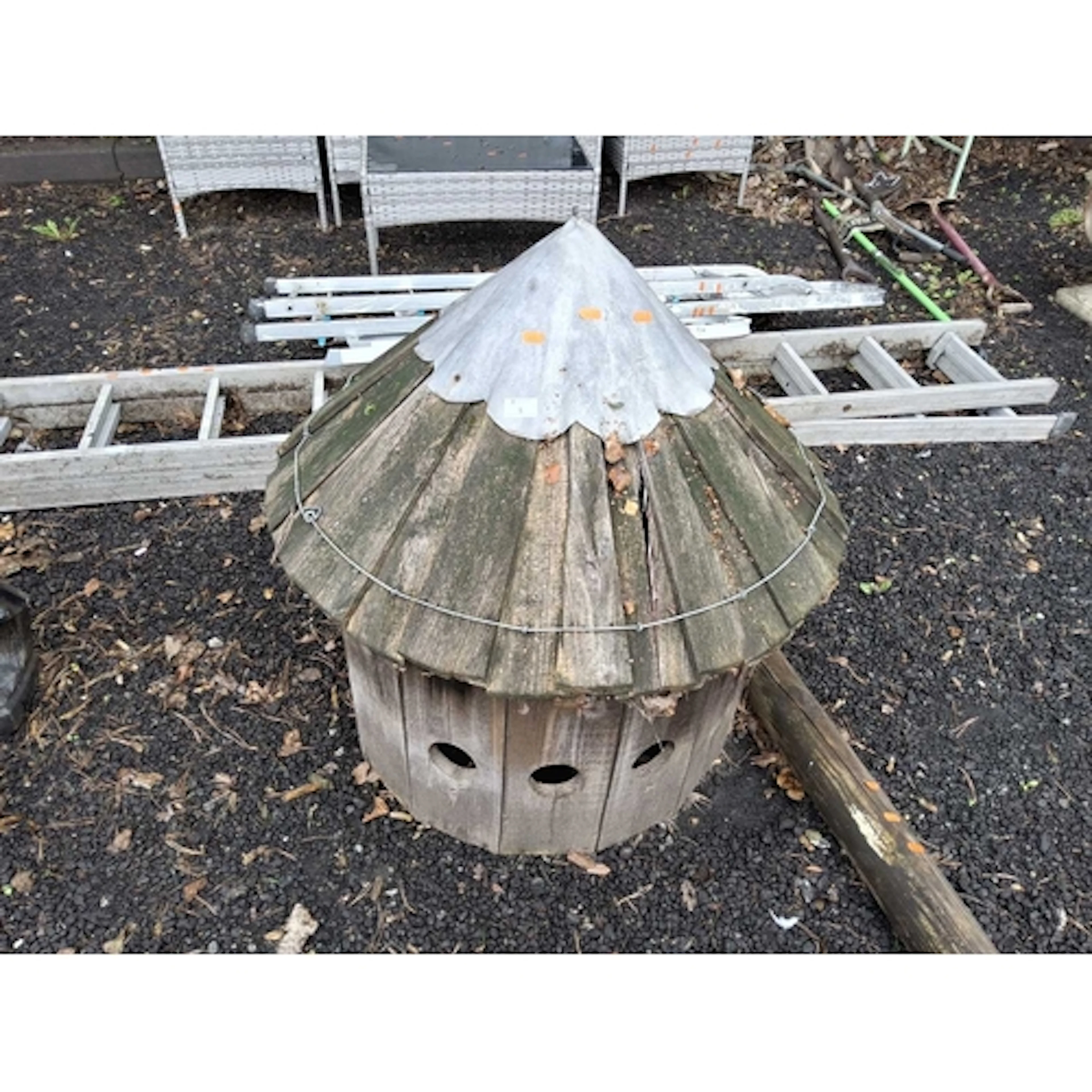 A PINE DOVE COTE WITH 240CM SUPPORT, and leaded peak, 80cm i...