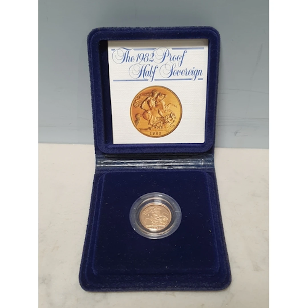 QEII 1982 gold proof Half Sovereign, in case of issue