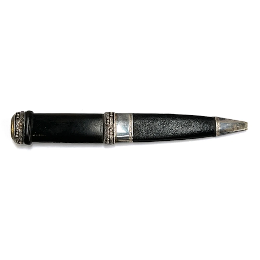 A silver mounted Highlanders Sgian Dubh, silver mounted and ...