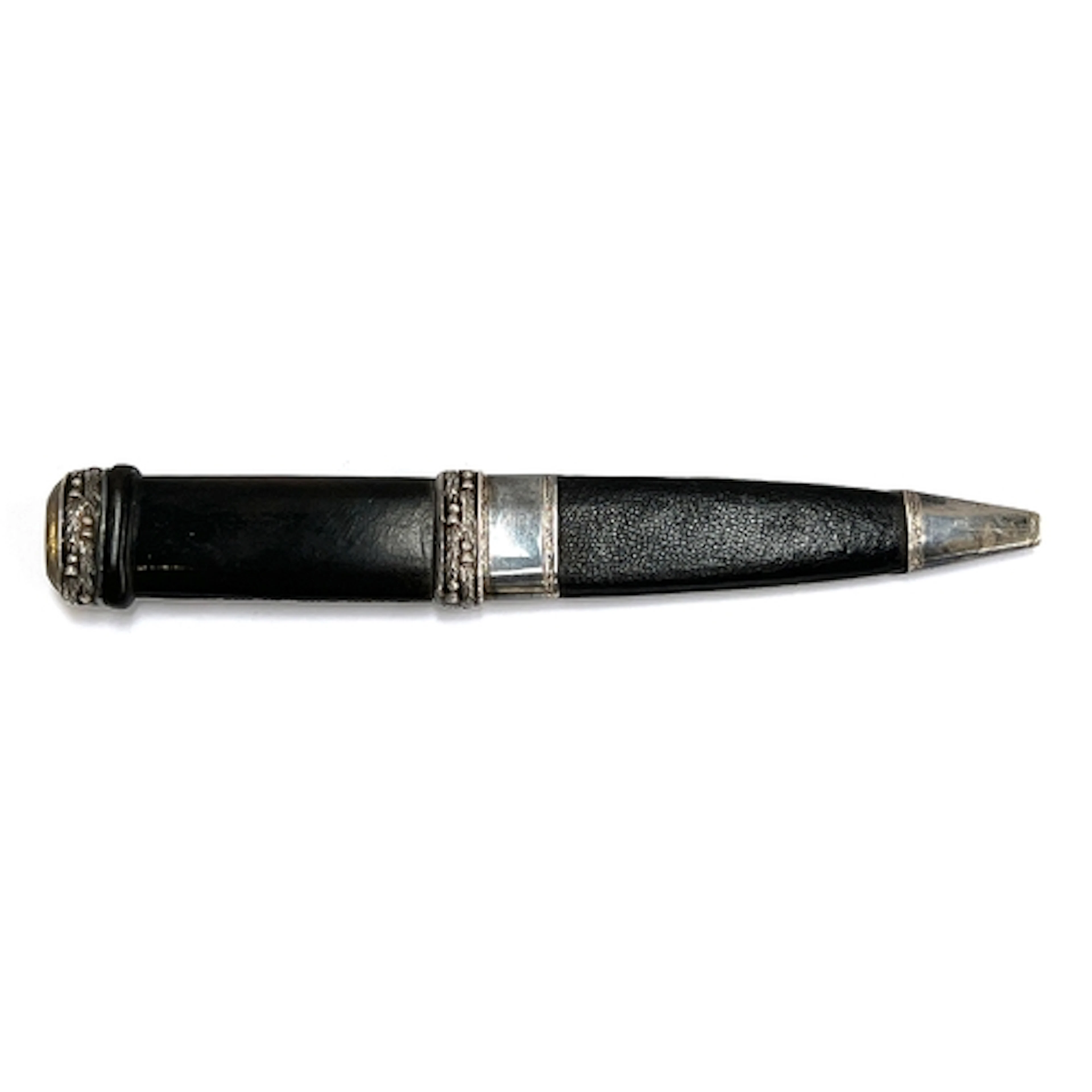 A silver mounted Highlanders Sgian Dubh, silver mounted and ...