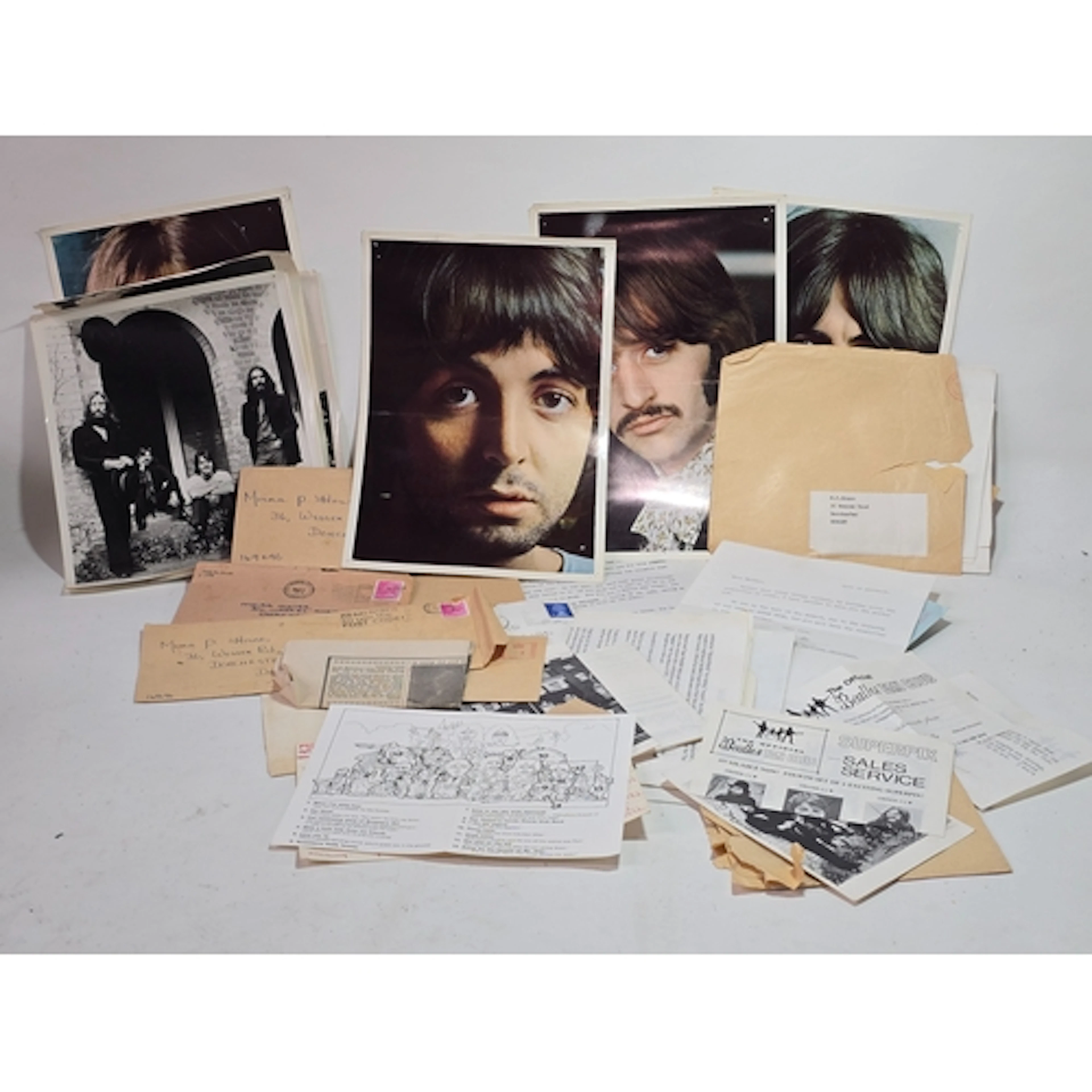 A good collection of The Official Beatles Fan Club ephemera ...