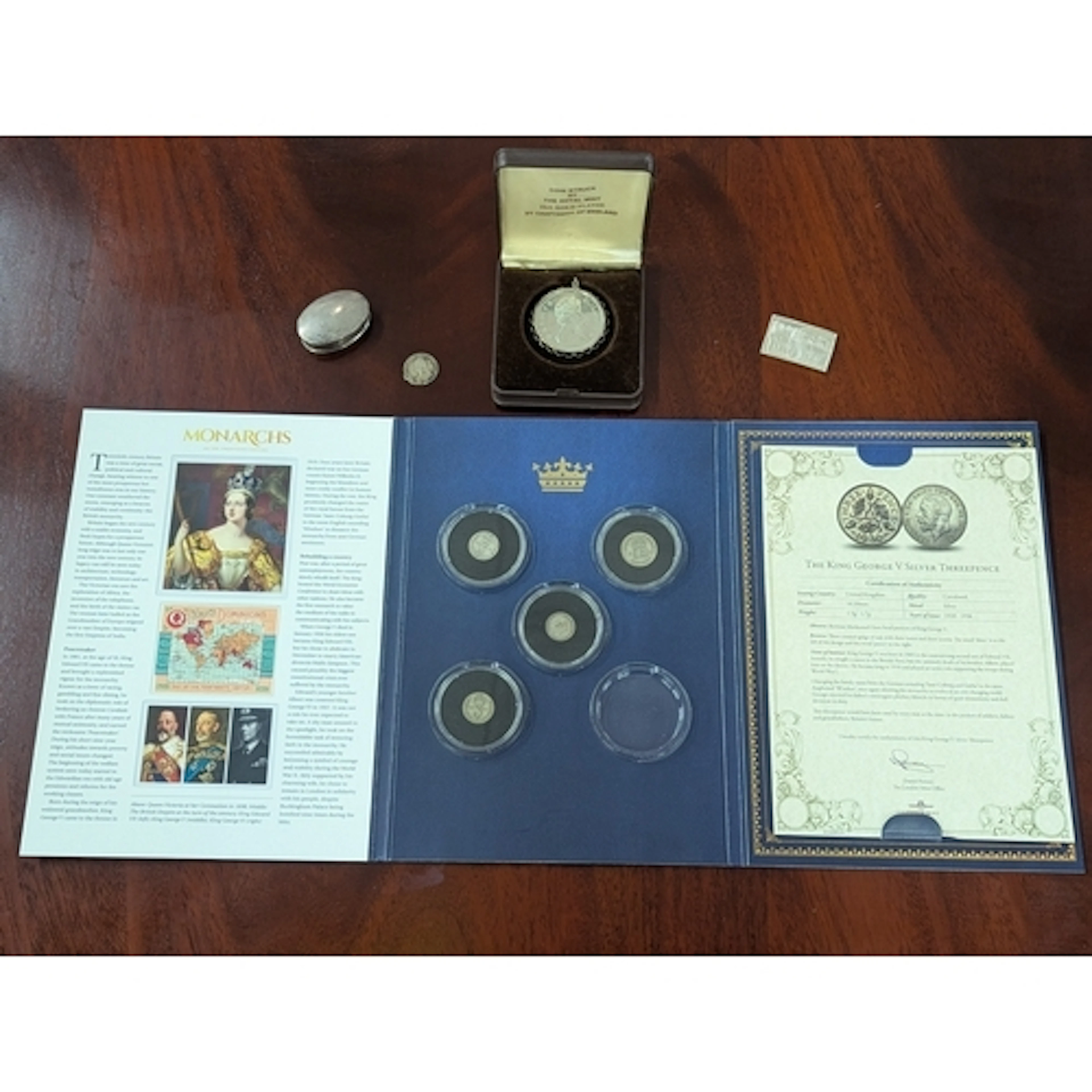 A mixed group of silver to include a commemorative ingot, an...