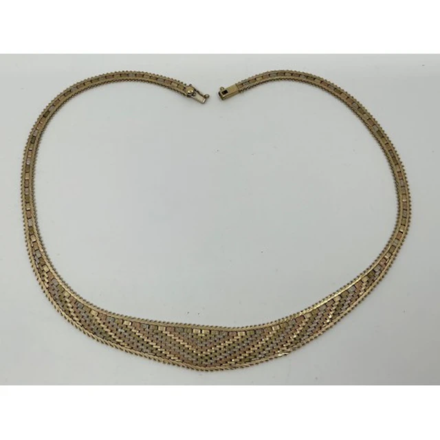 An Italian three colour 9ct gold necklace, tapering mesh for...