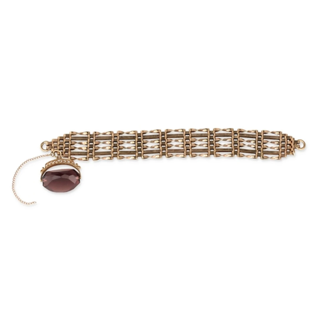 A 9 CARAT GOLD GATE-LINK BRACELET WITH AMETHYST FOB Gross we...