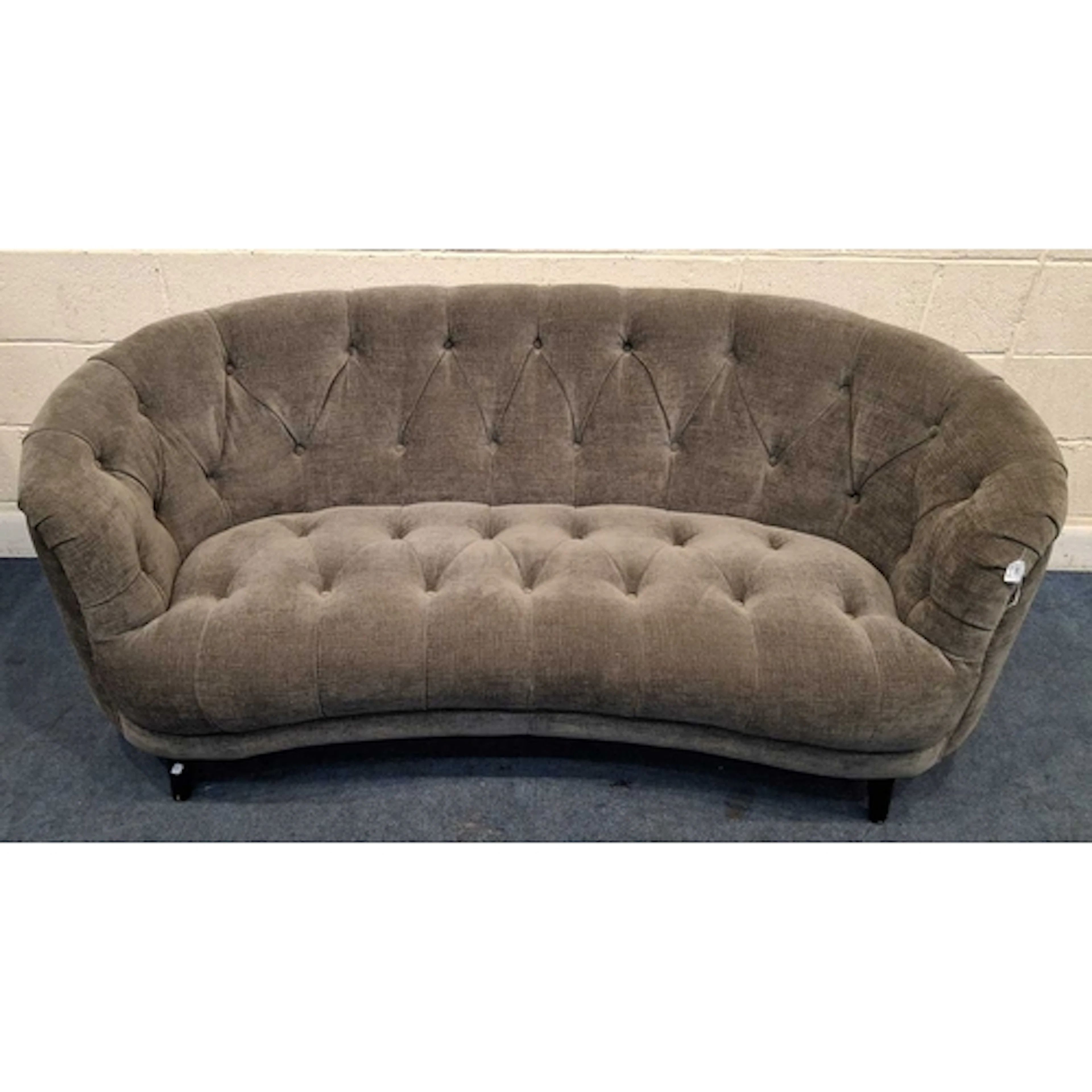 A MODERN CURVED SOFA, with grey buttoned upholstery (width ...