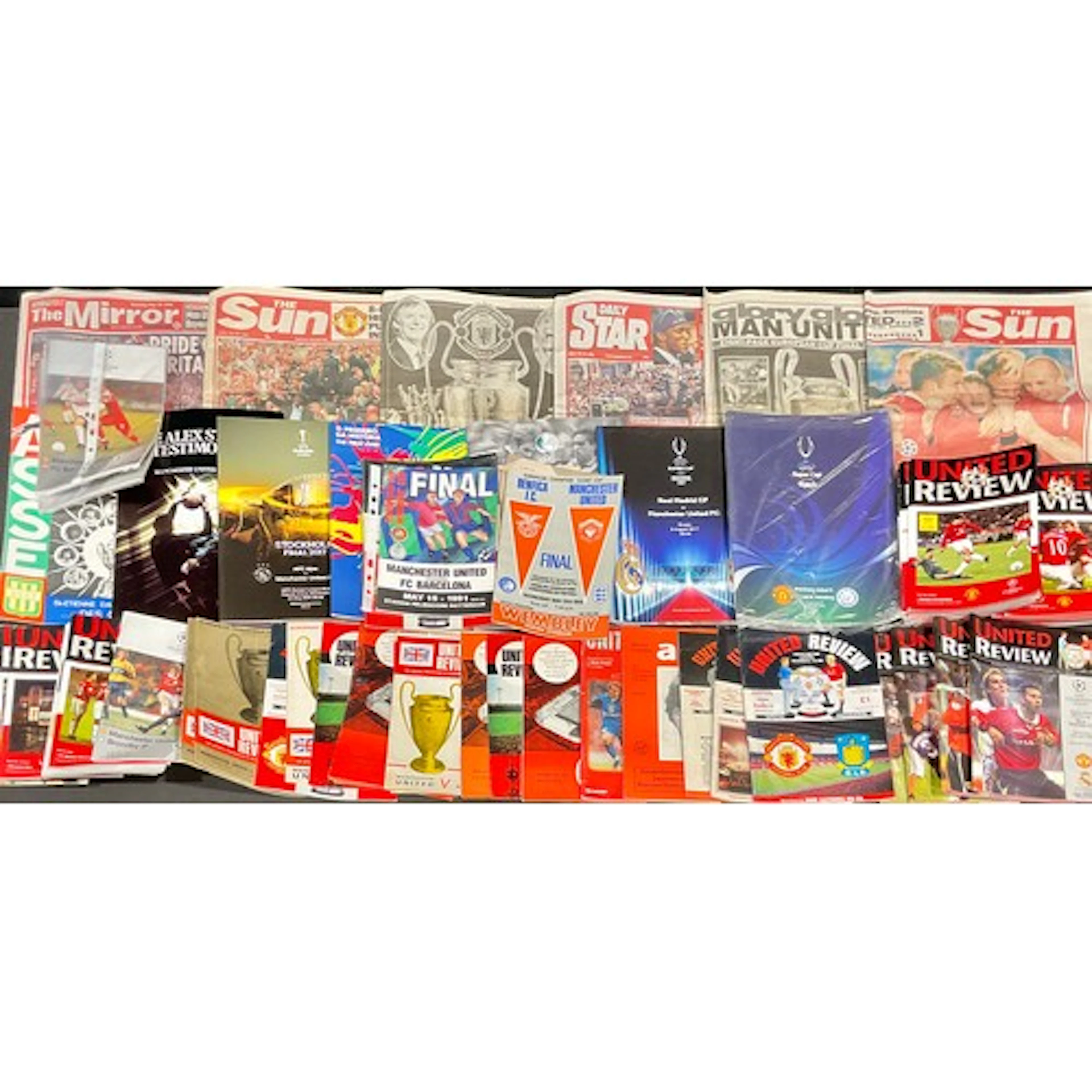 Football Memorabilia - Box of Manchester United programmes f...