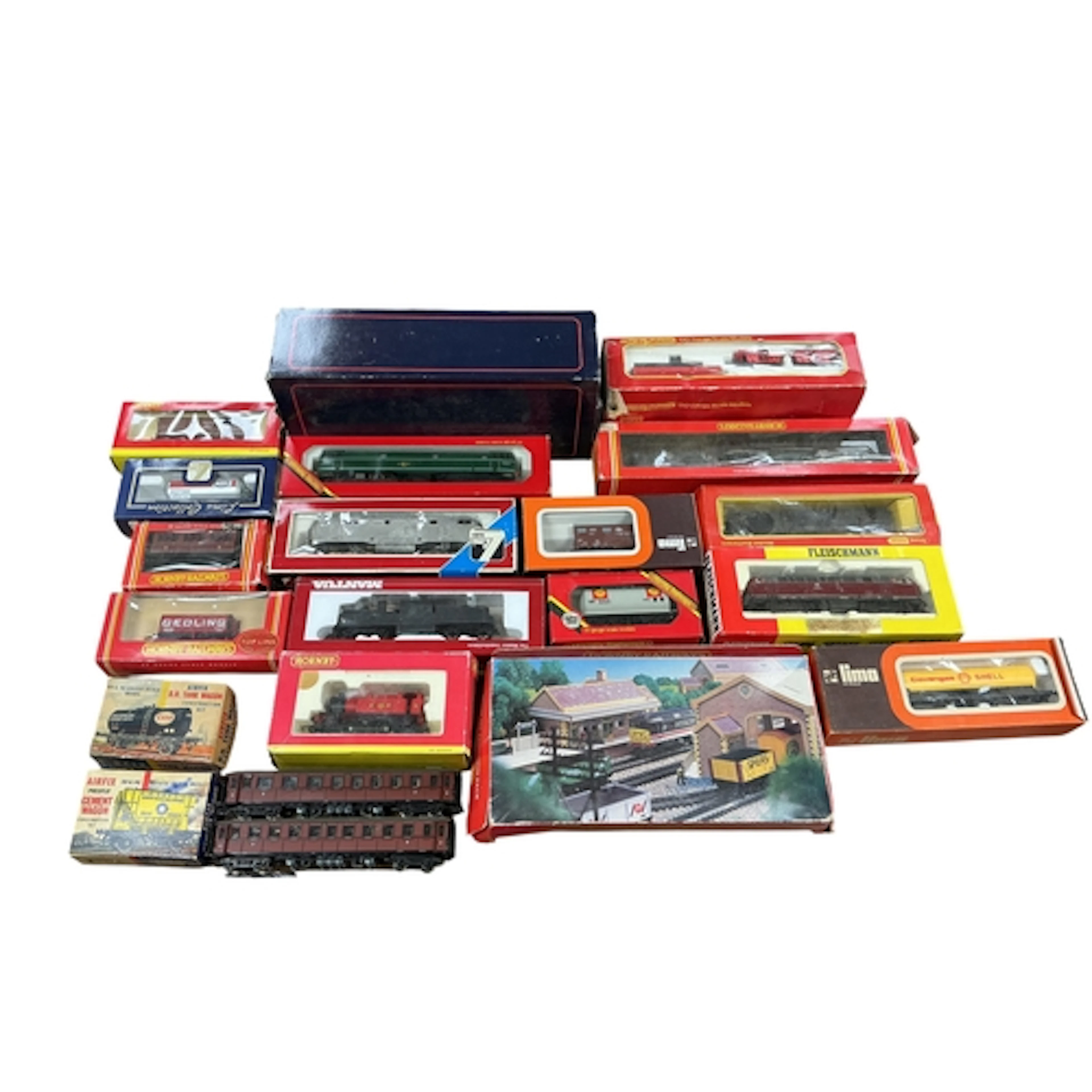 A collection of 00 gauge railway by Hornby, Bachmann, Fleisc...