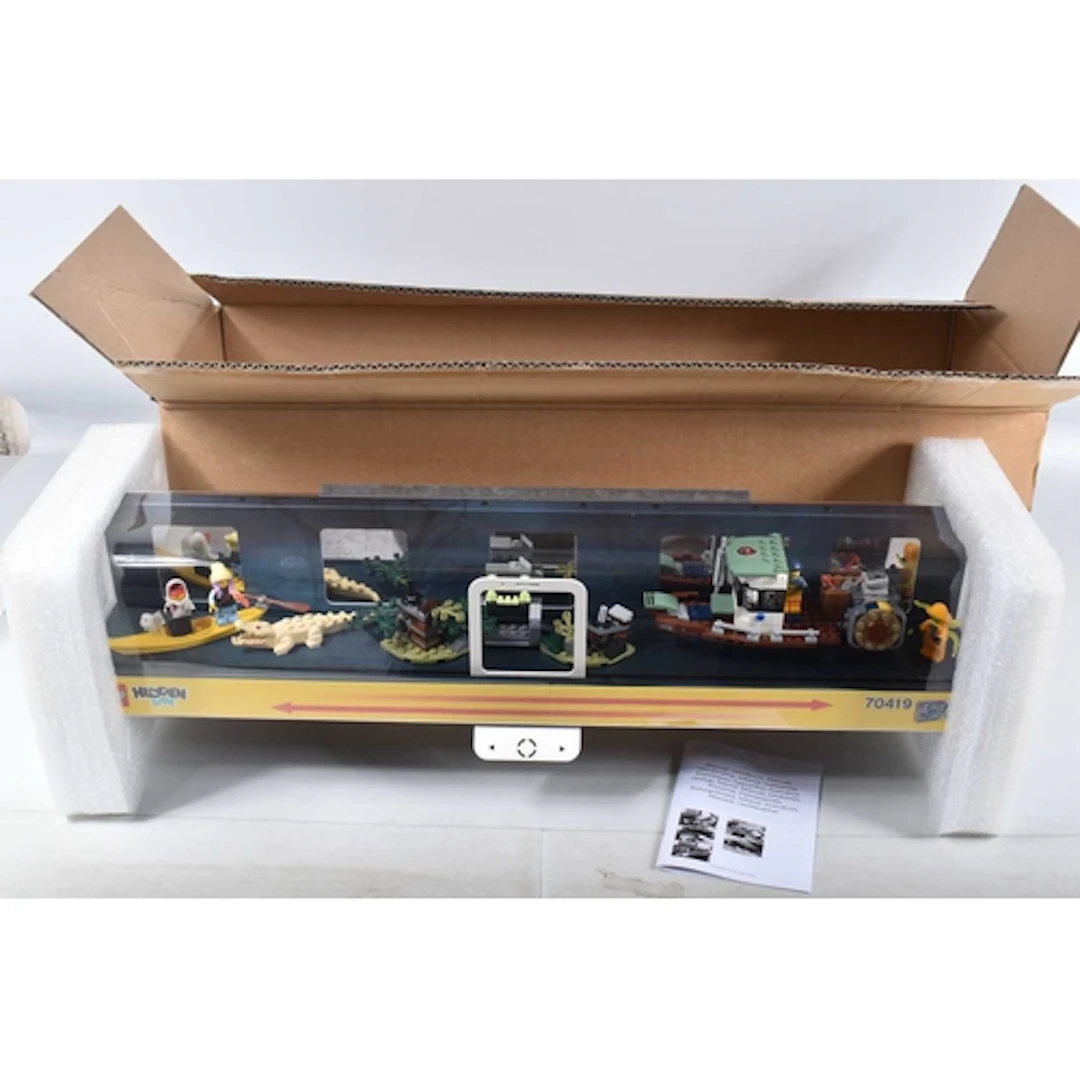 A BOXED SEALED HIDDEN SIDE LEGO RETAIL DISPLAY SET, featurin...