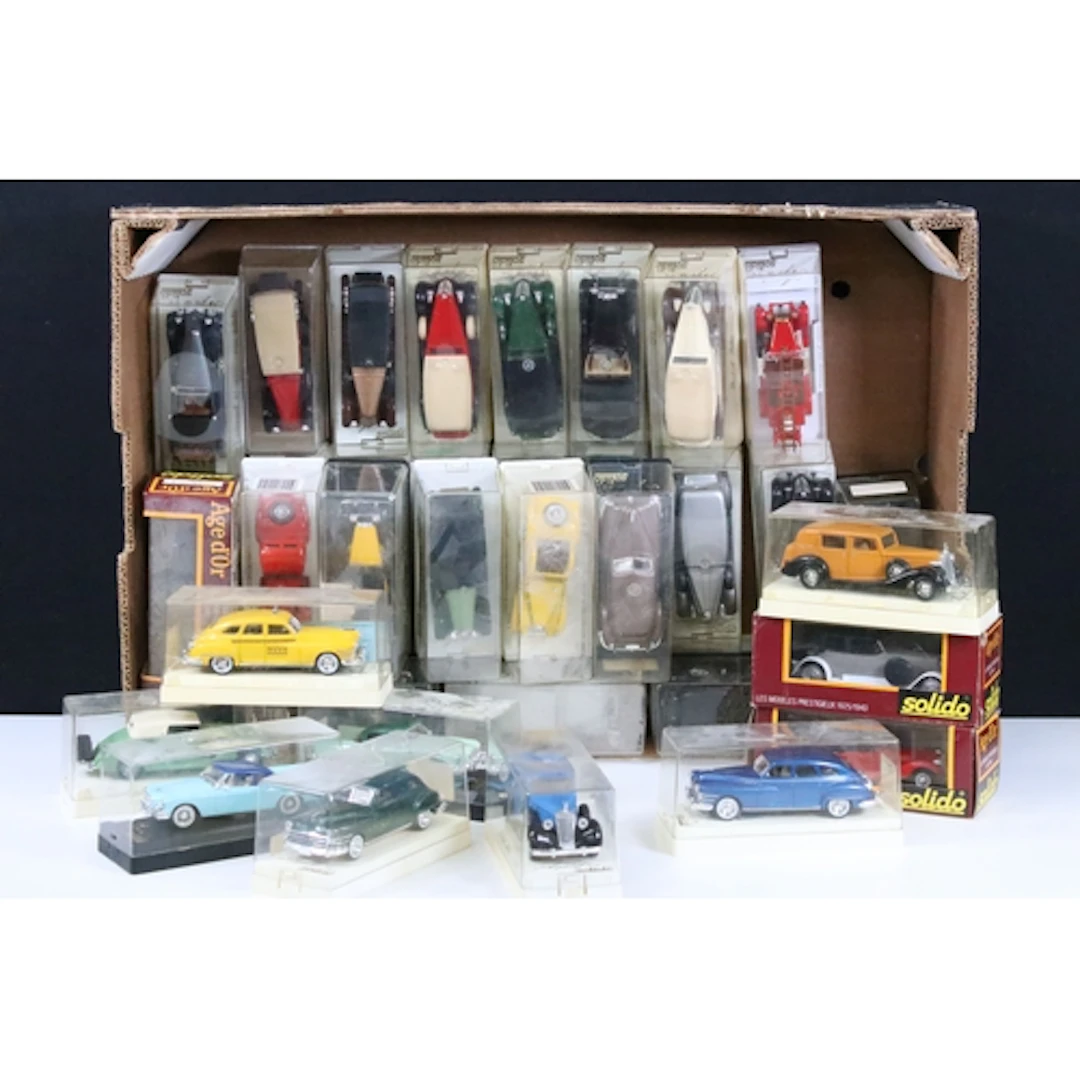 39 Cased Solido Age d'or diecast models, diecast ex, cases g...