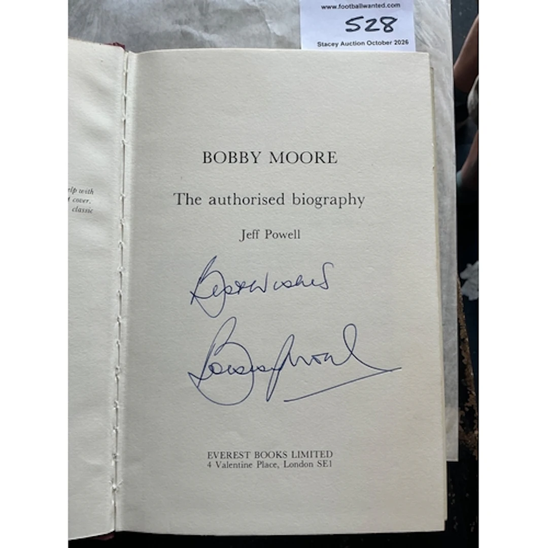 Bobby Moore Signed West Ham + England Book: Booby Moore biog...