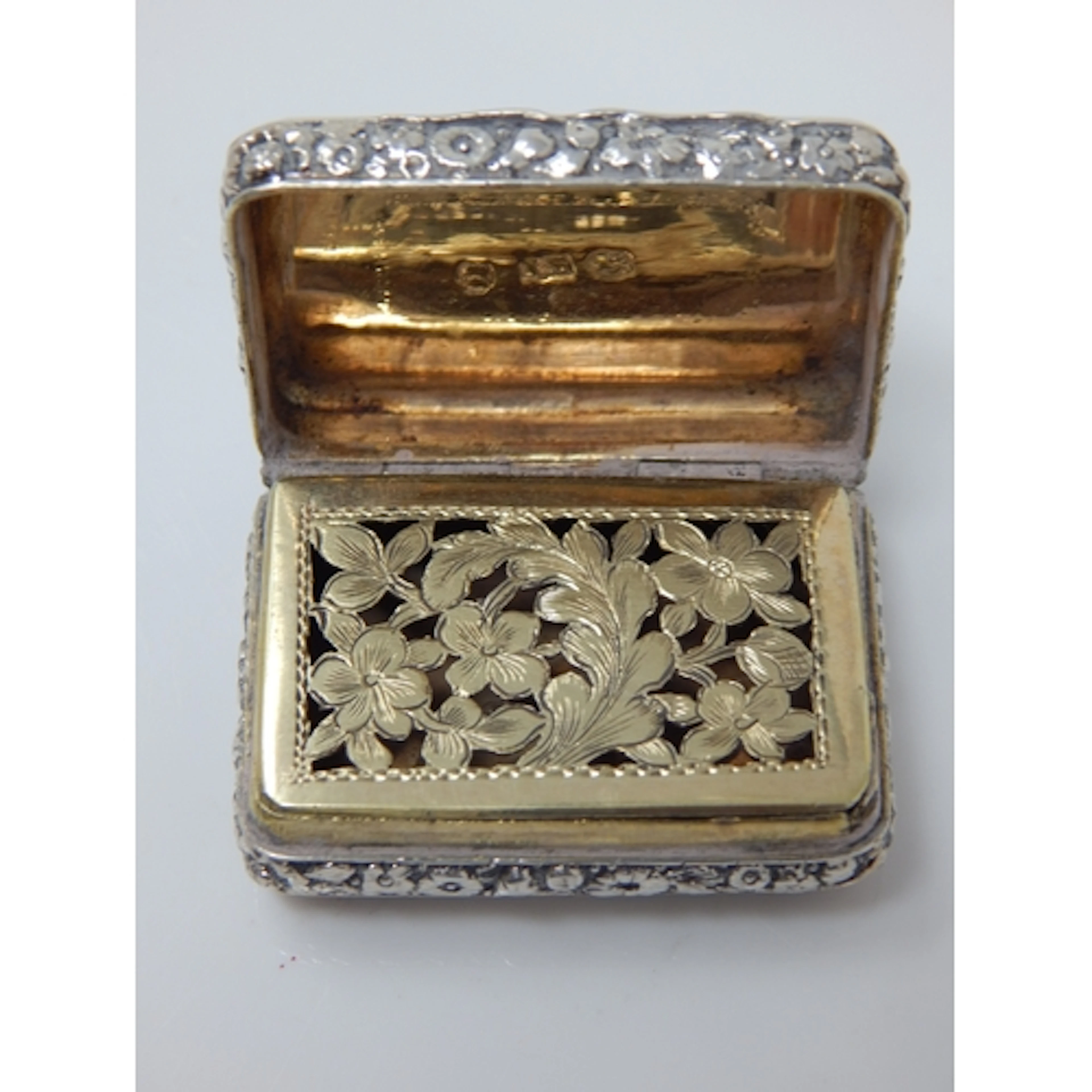 George III Silver Vinaigrette with Pierced Gilded Grille: Ha...