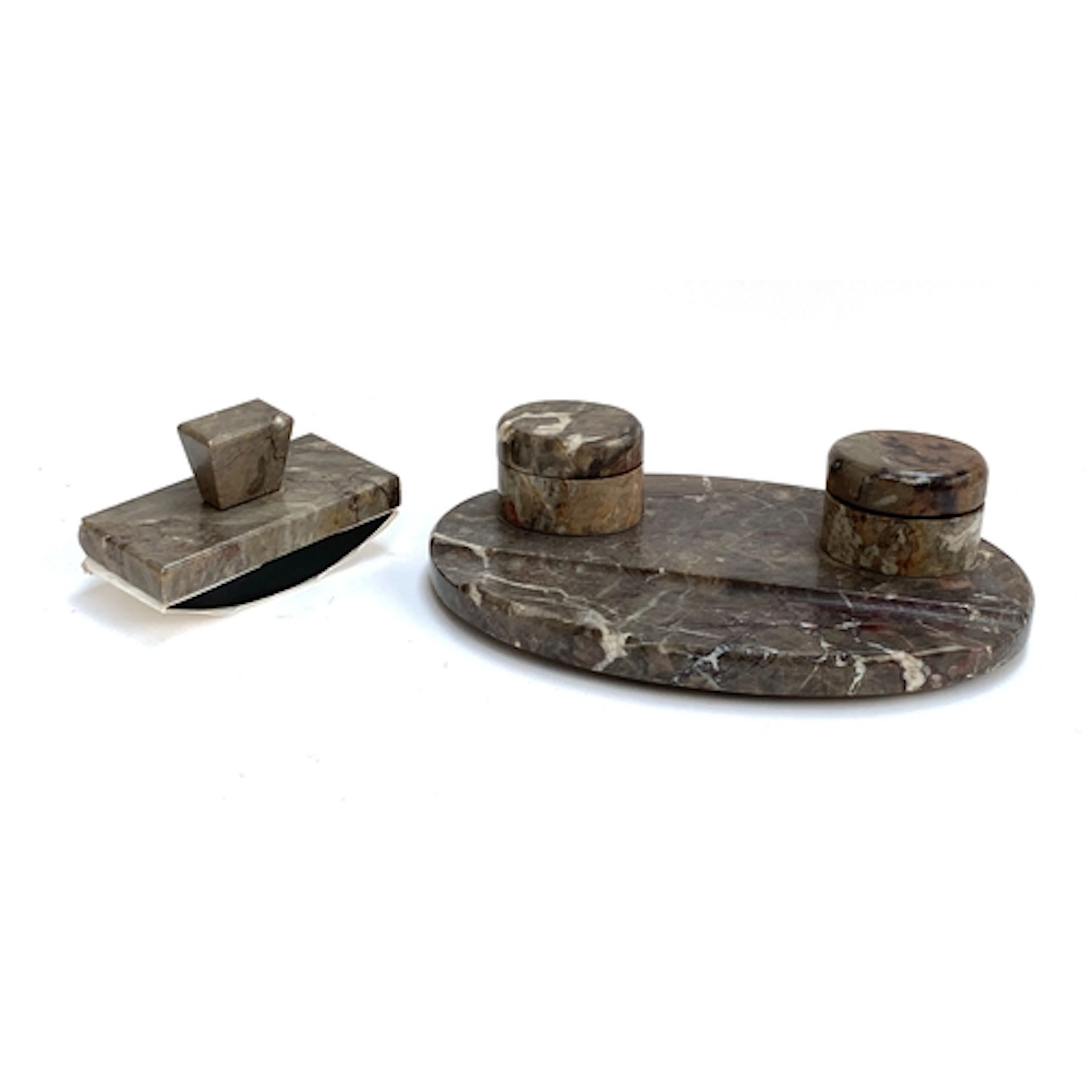 An Art Deco marble ink stand, 29cmW, with a matching blotter