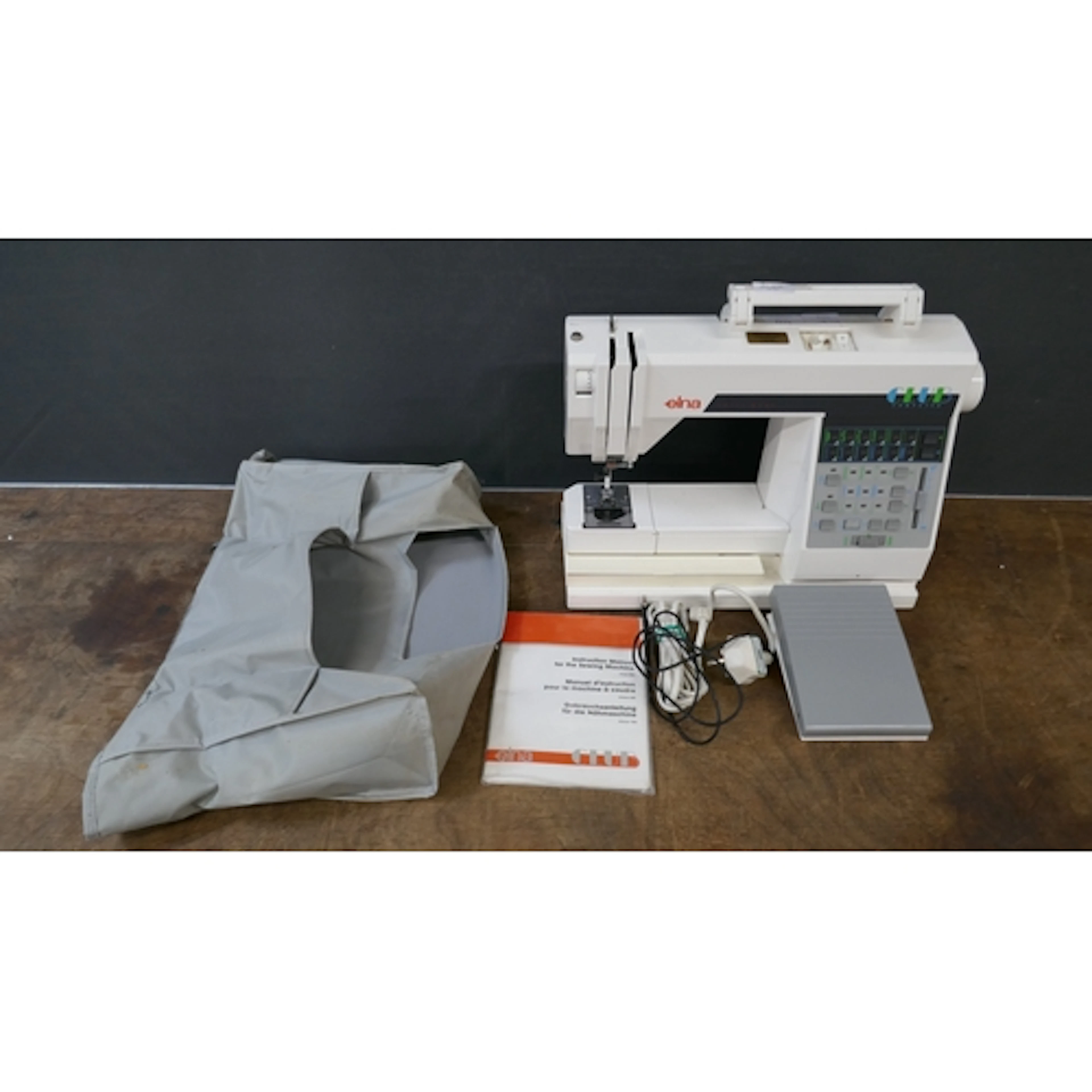 An Elna Club 500 electronic sewing machine with pedal
