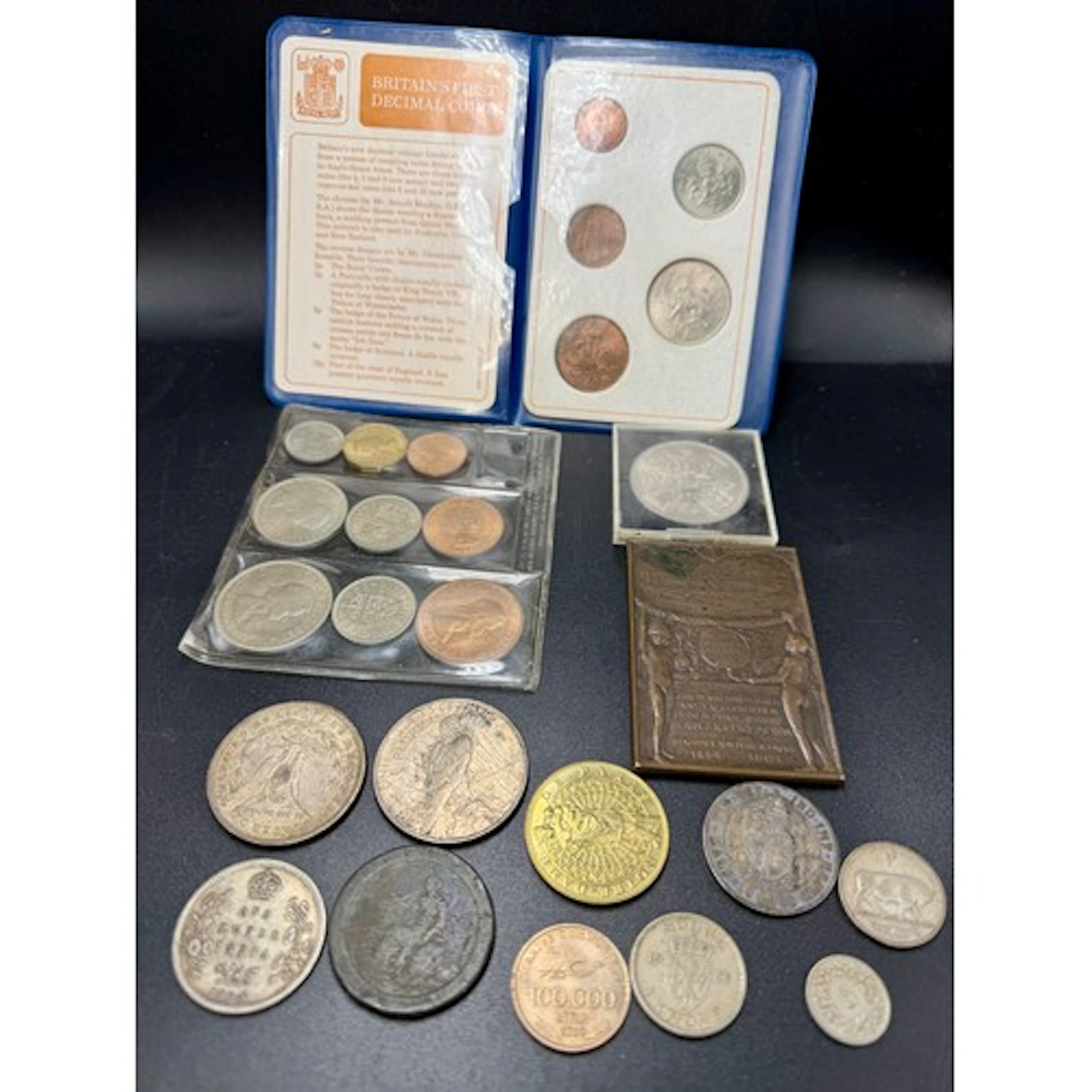 A quantity of British, American and other coinage etc to inc...