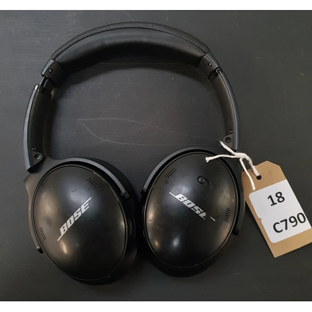 PAIR OF BOSE HEADPHONES model 437310