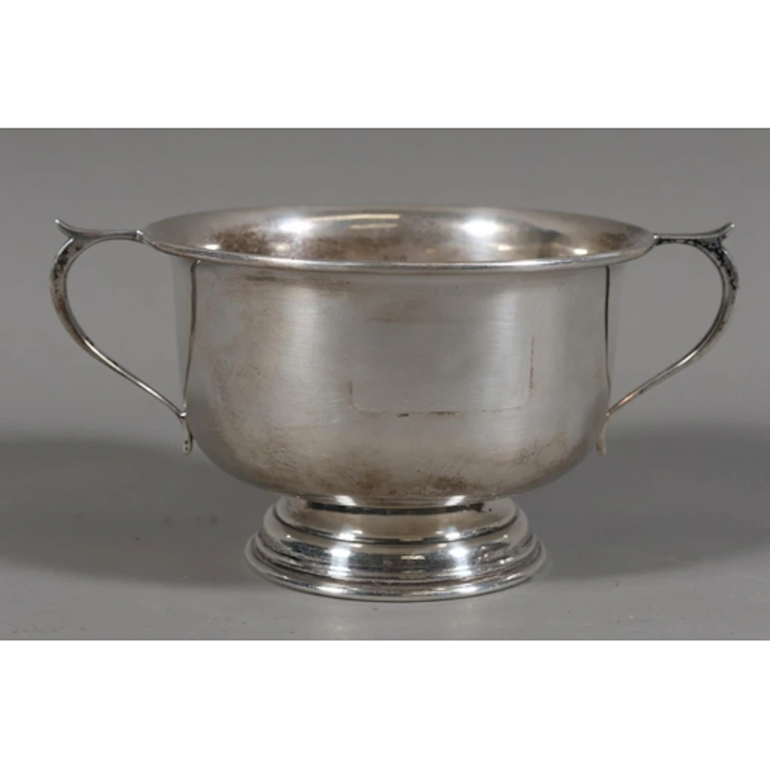 Silver twin handled sugar bowl, Birmingham 1920/1945, 10.5cm...
