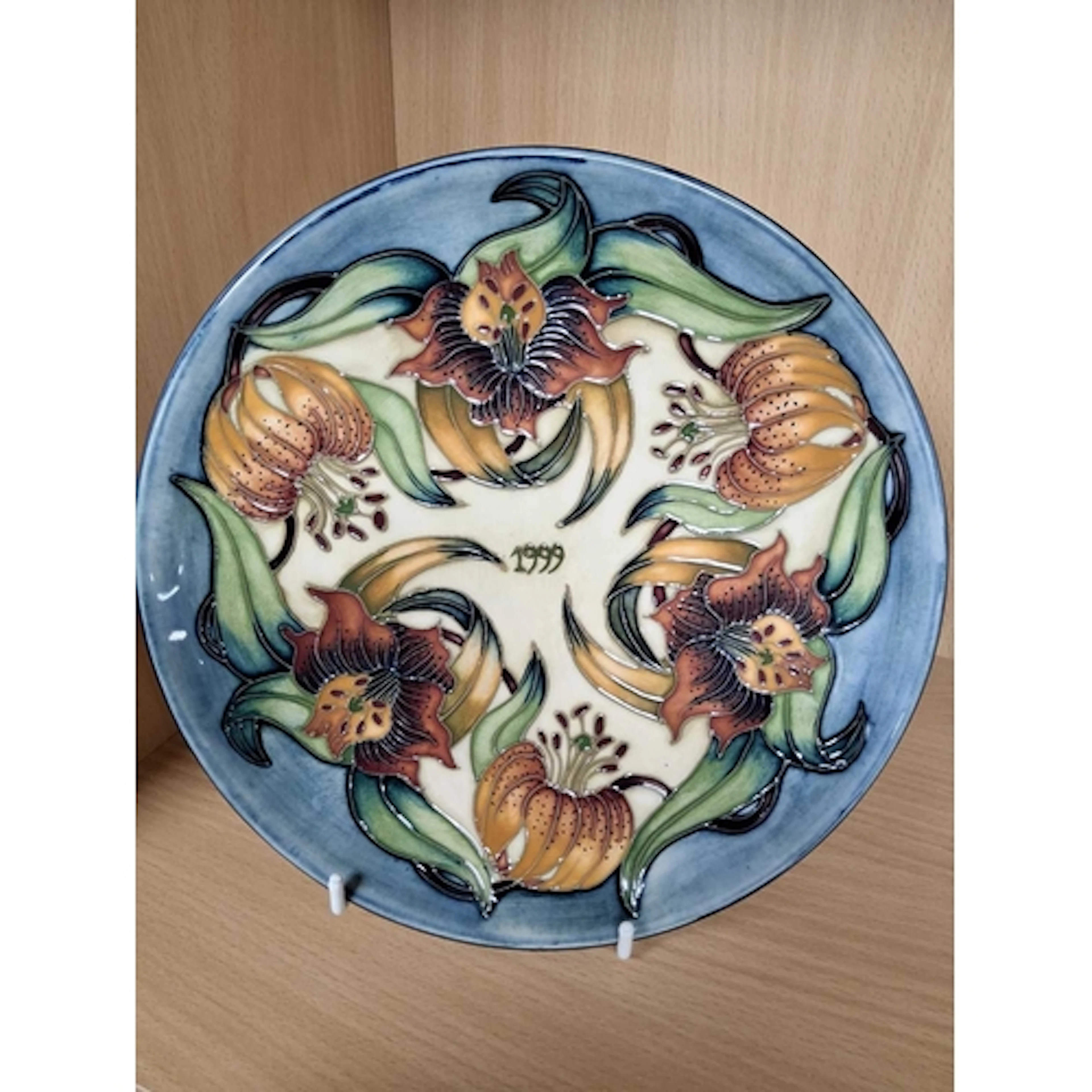 A MOORCROFT POTTERY 1999 LIMITED EDITION PLATE, by Nicola Sl...