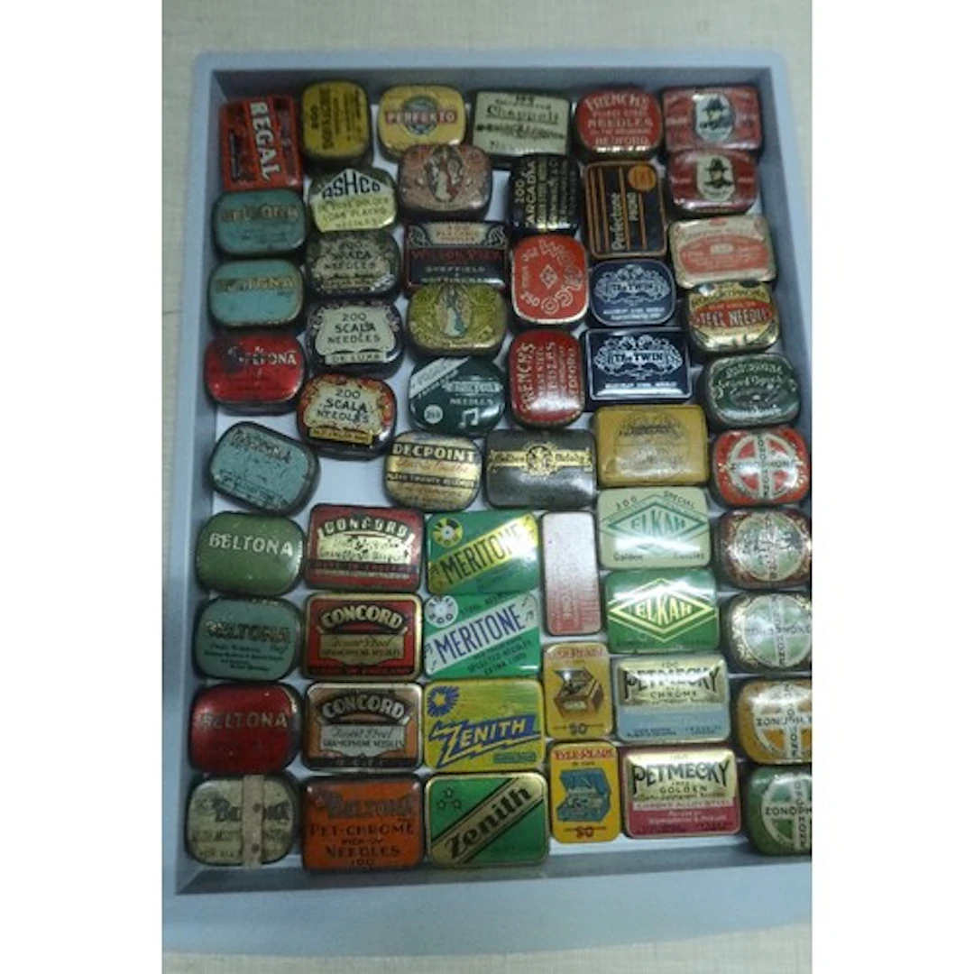 A tray of vintage gramphone needle tins