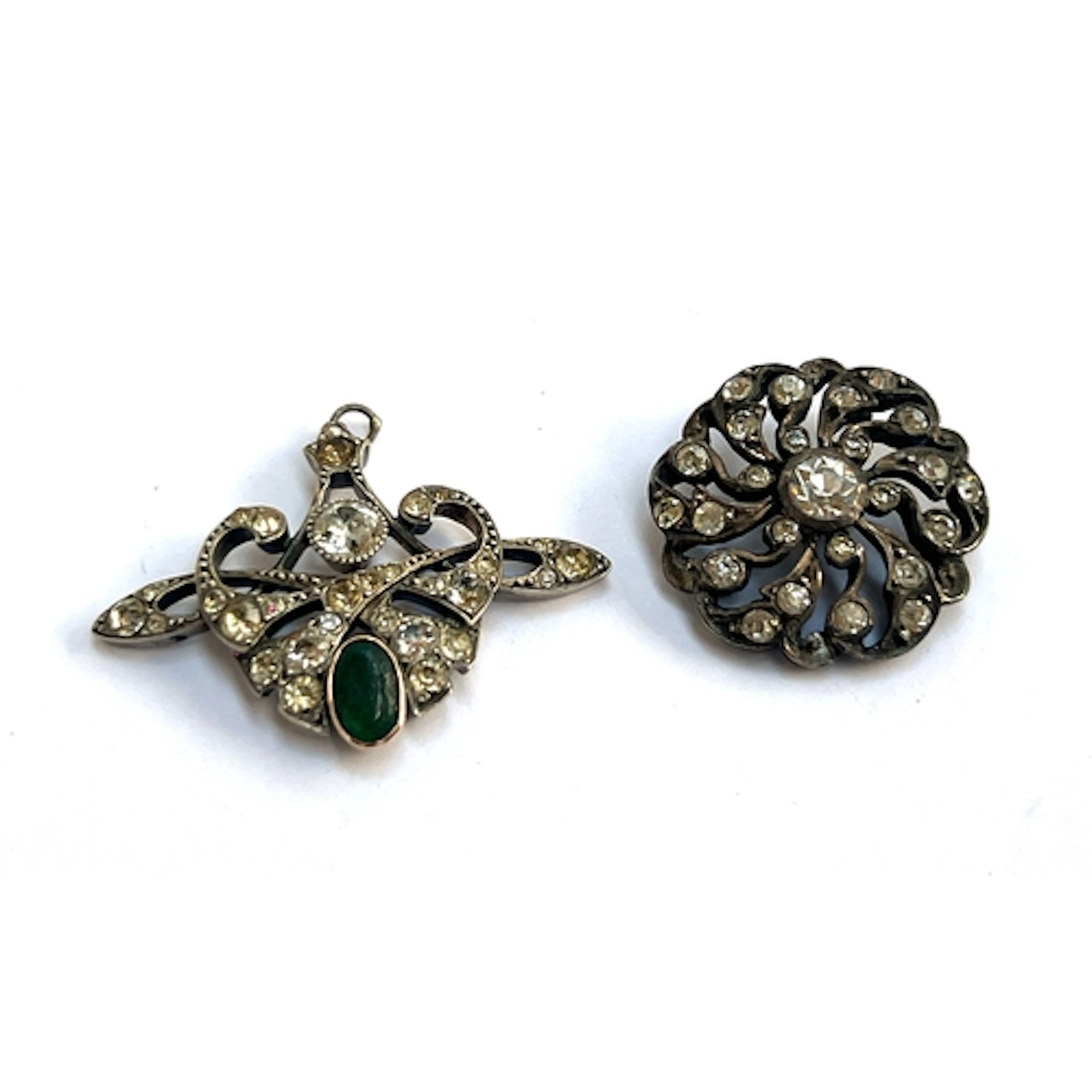 A Belle Epoque 925 silver, paste and emerald paste pendant, ...