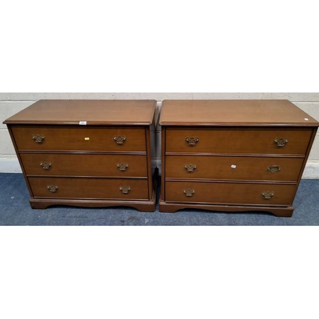A PAIR OF LATE 20TH CENTURY THREE DRAWER CHESTS (width 86cm...
