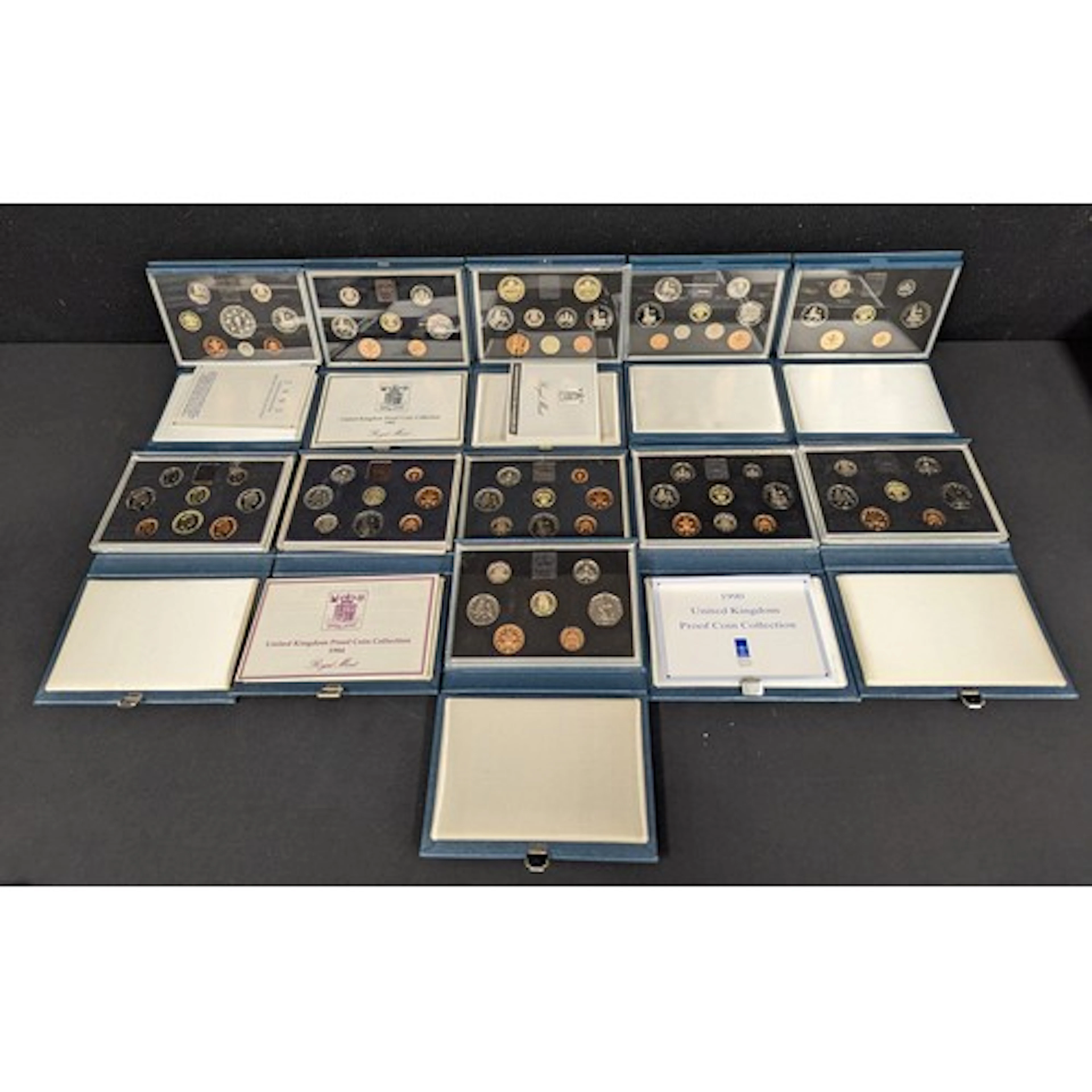 Numismatics: Royal Mint sets – UK Specimen sets, each in pla...