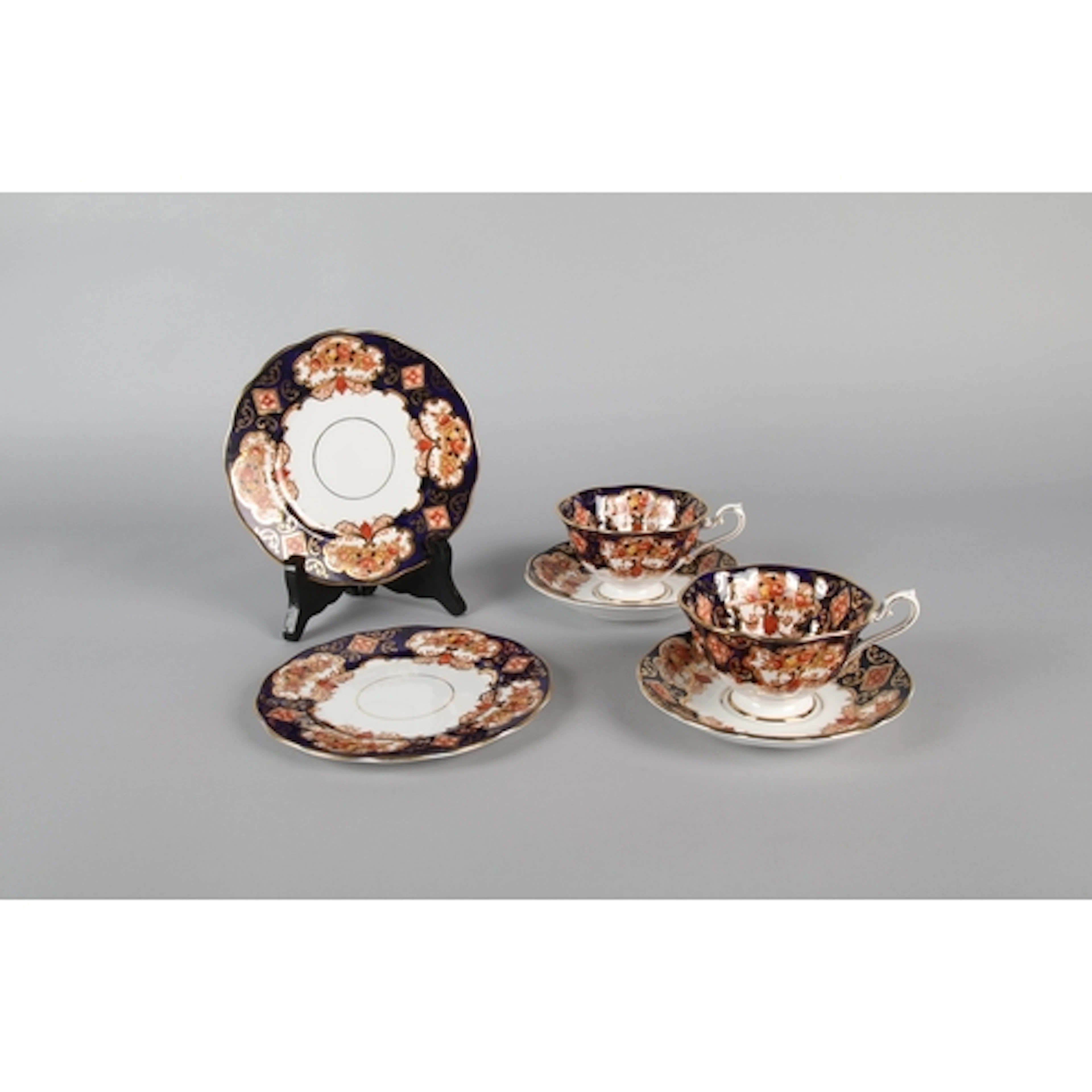Royal Albert 'Heirloom' patterned part tea service.