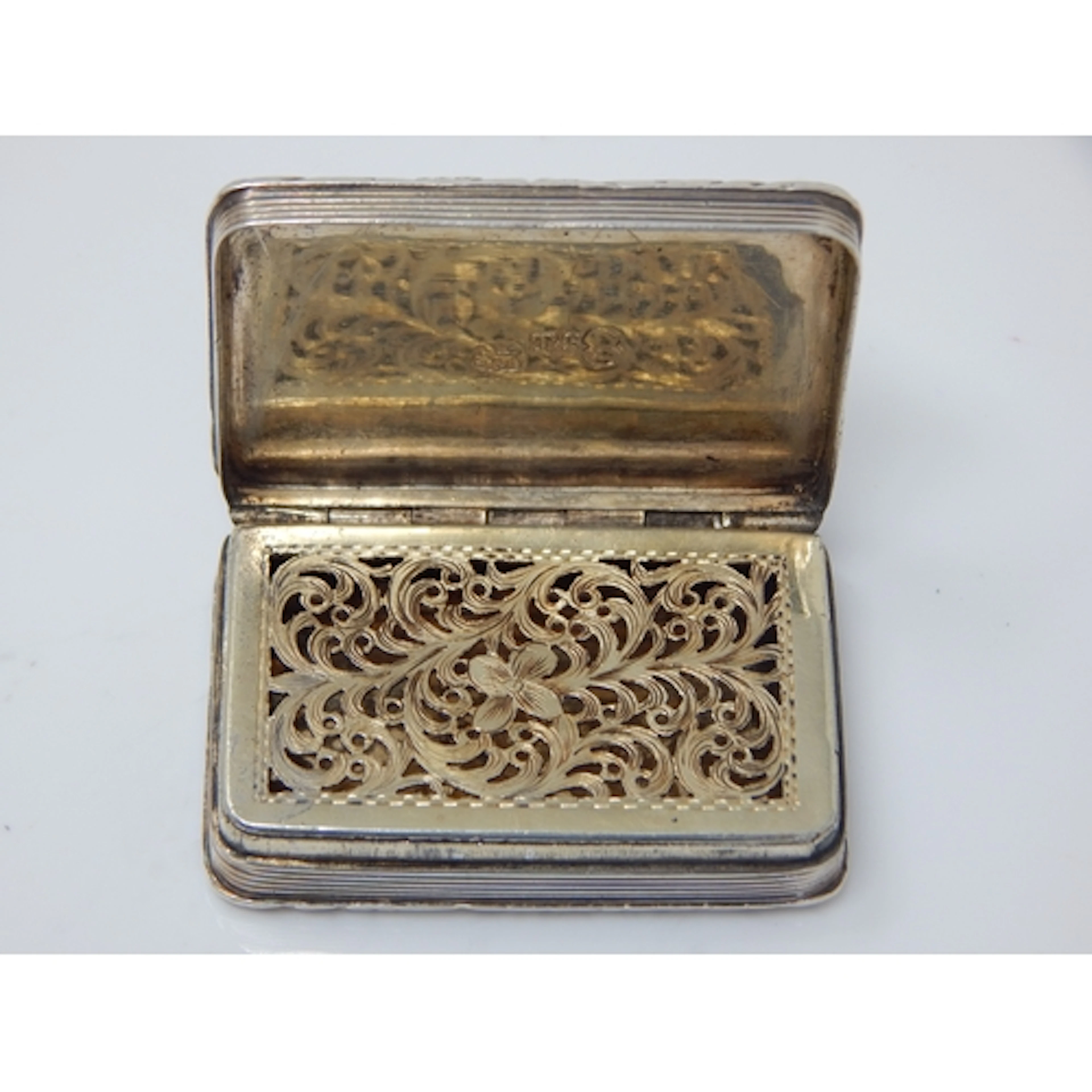 George IV Silver Vinaigrette with Pierced Gilded Grille: Hal...