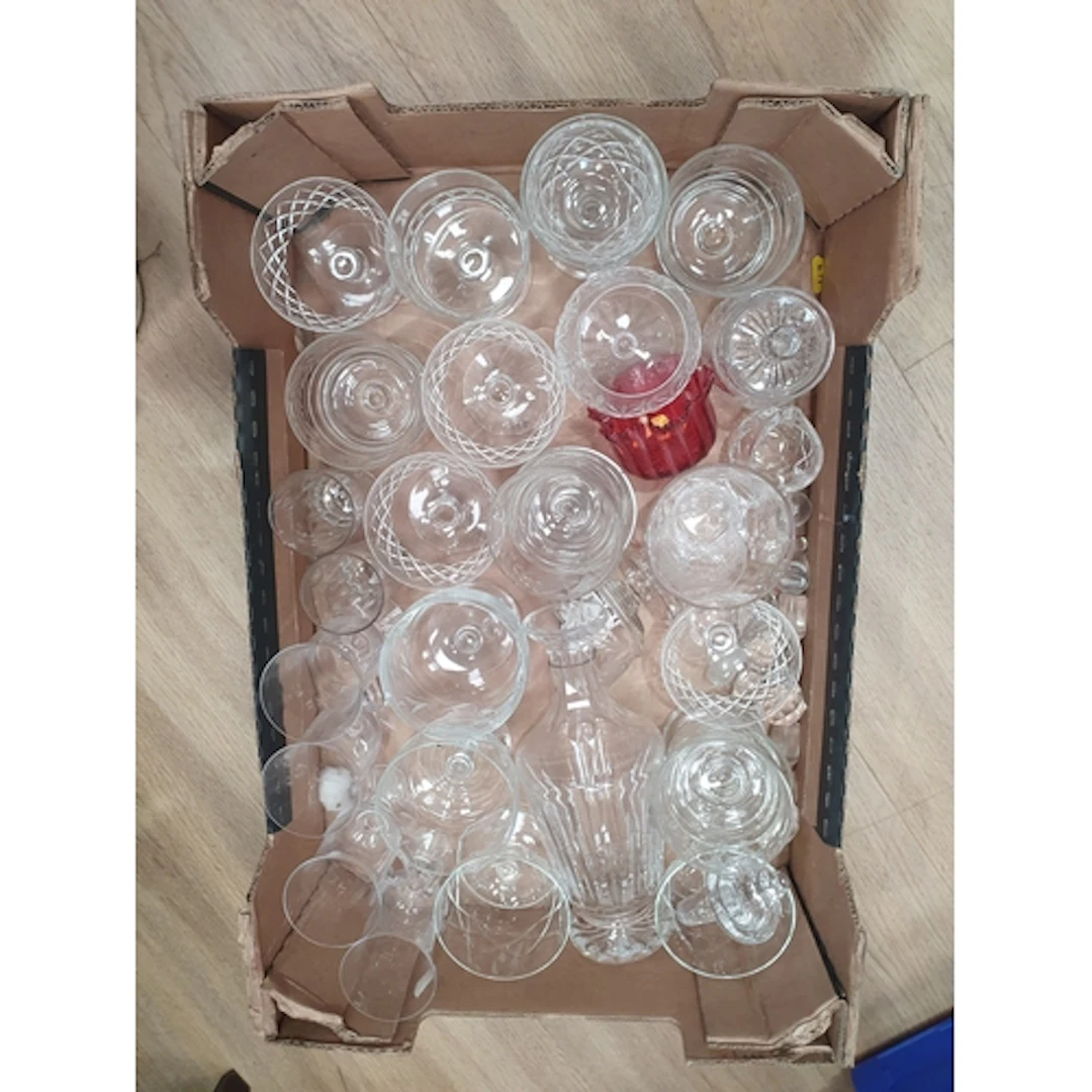 A box of assorted Glassware, (R1).
