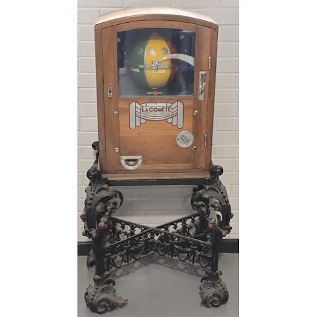 Vintage French La Comete arcade slot machine 1930's. Works w...