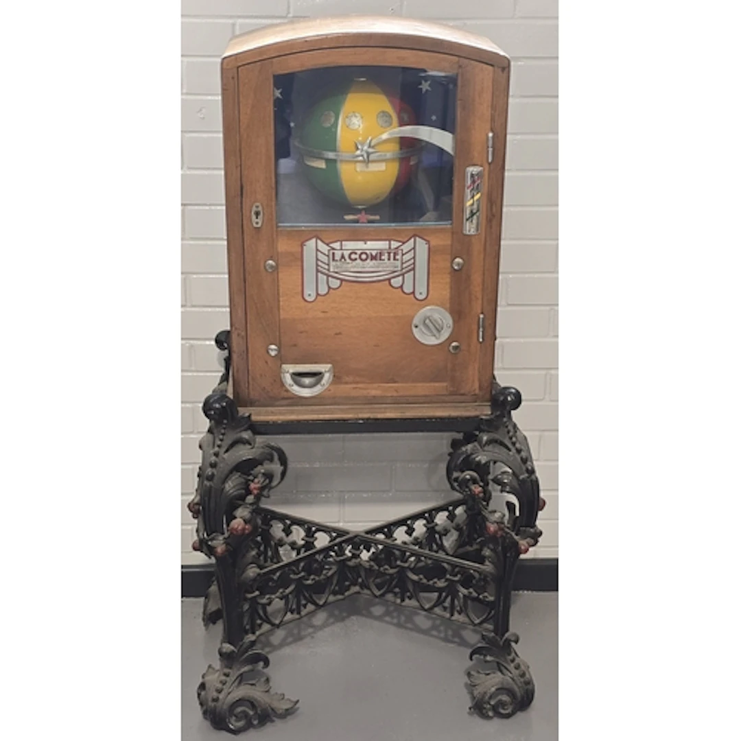 Vintage French La Comete arcade slot machine 1930's. Works w...