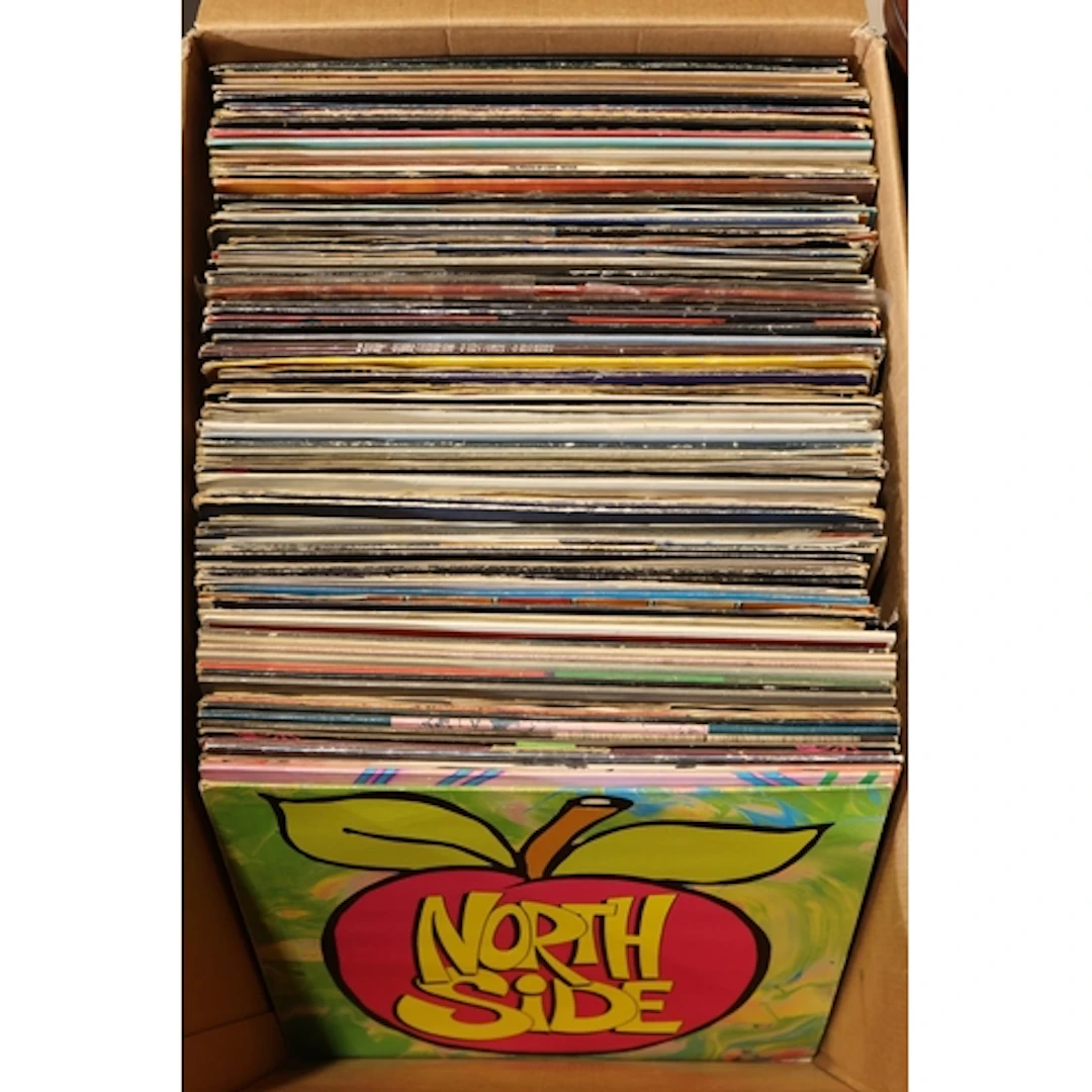 Box containing mixed 12' singles to include mainly 1980's an...