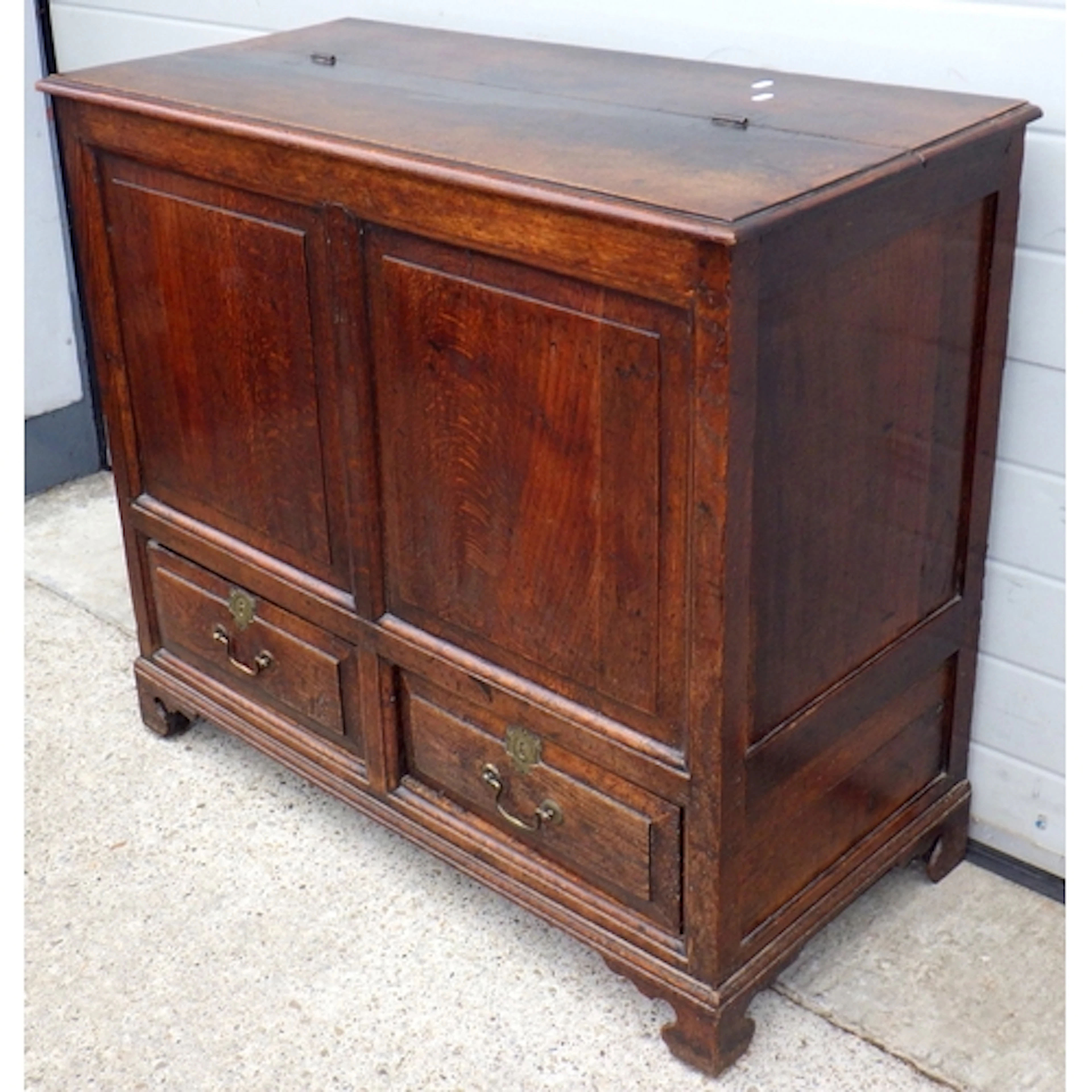 A panelled oak mule chest, 110cm wide