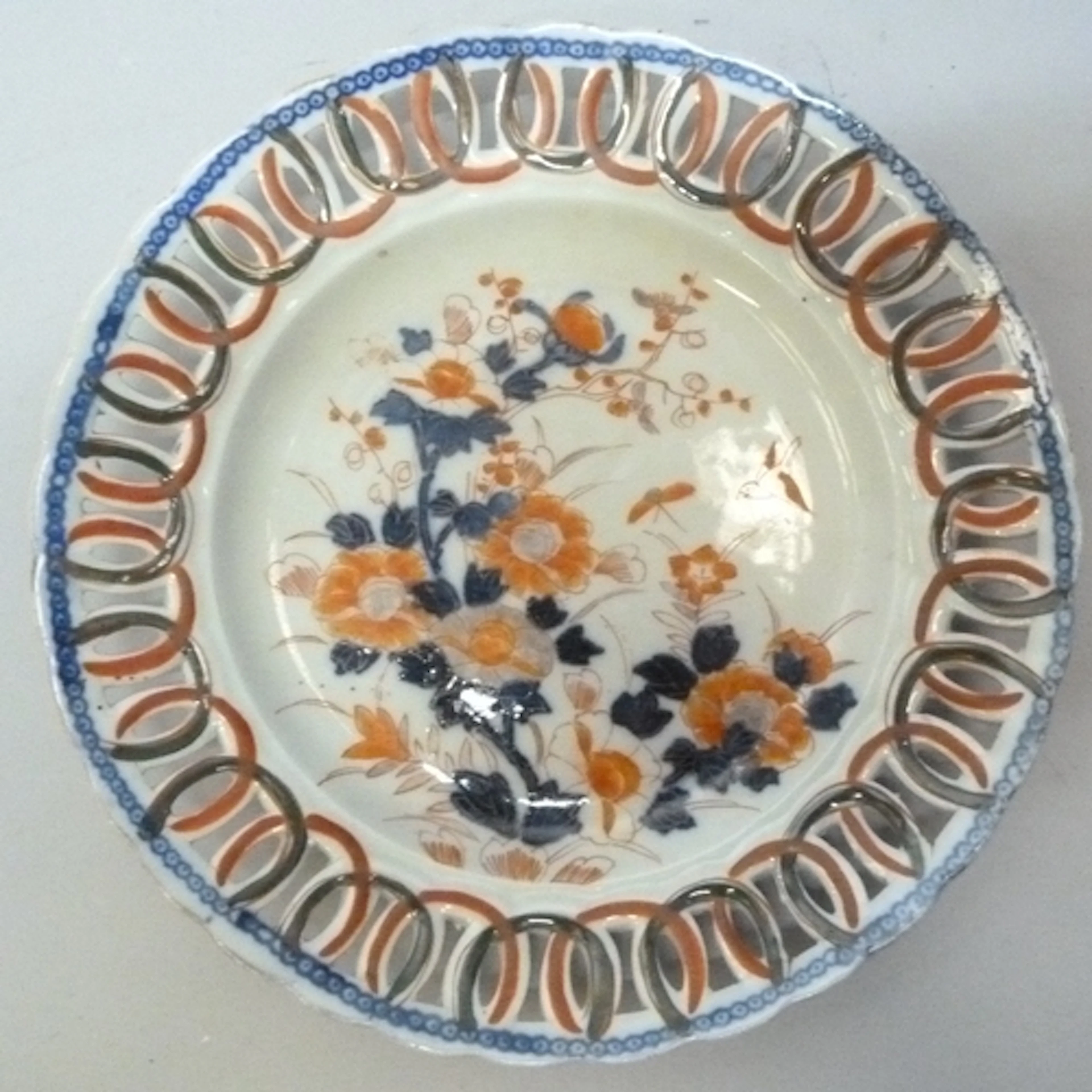 Japanese export imari porcelain plate, Edo period, Decorated...