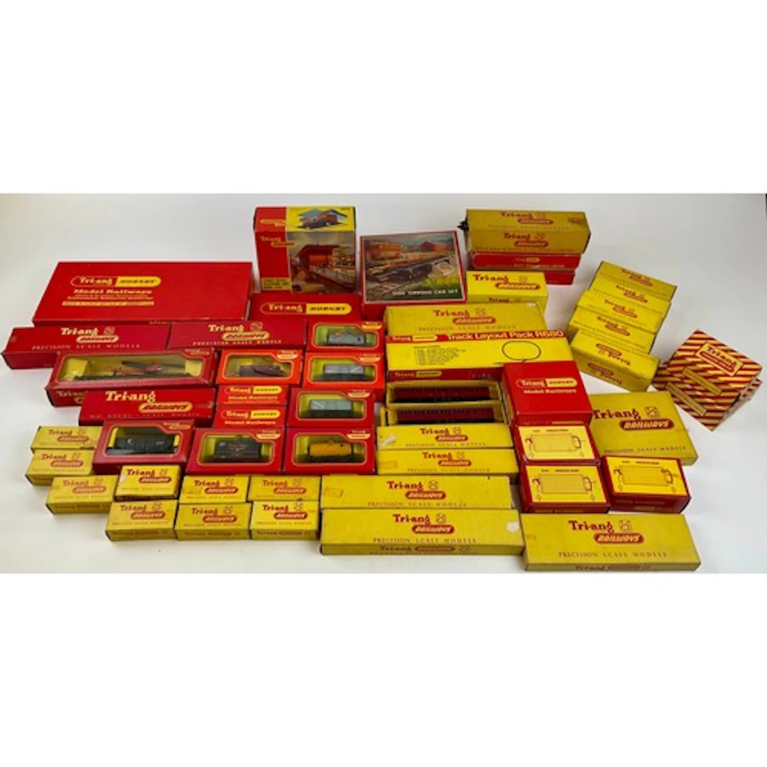 Tri-ang Model Railways - A quantity of Tri-ang Railways boxe...